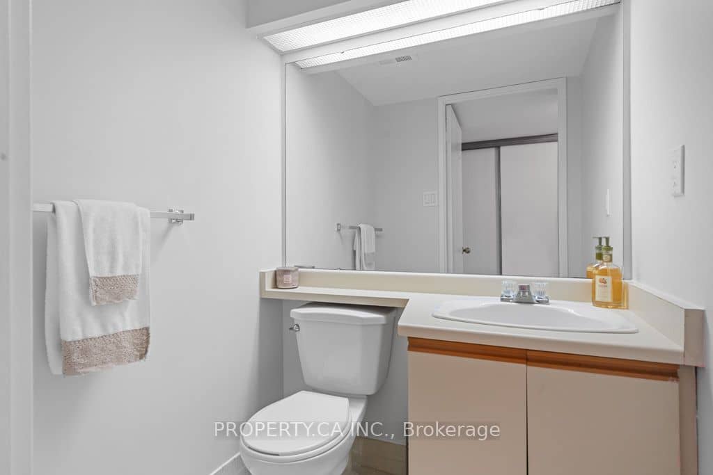 65 Scadding Avenue 608, Toronto, ON M5A 4L1