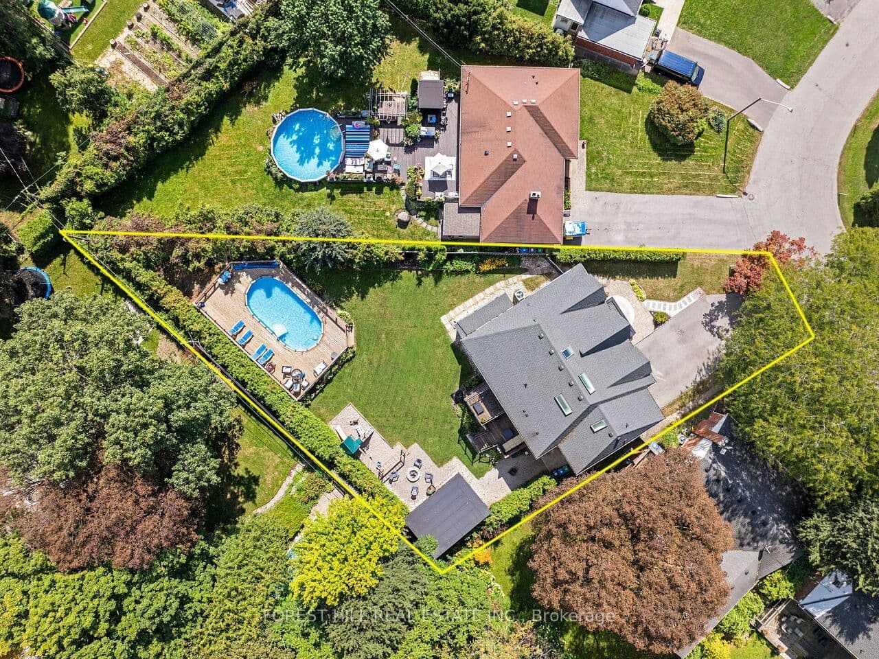 2041 Stewart Crescent, Mississauga, ON L4Y 1C4