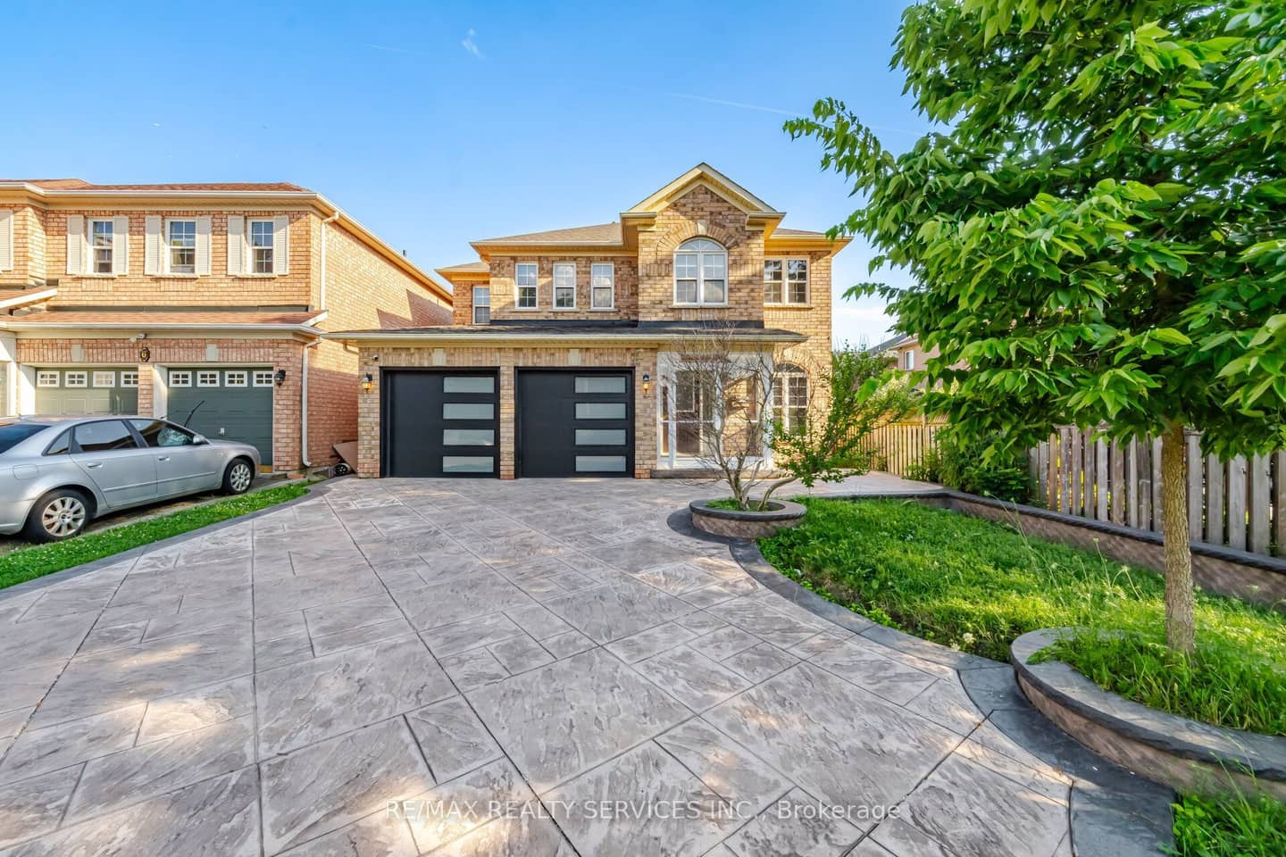 4 Sunnybrook Crescent, Brampton, ON L7A 1Y2