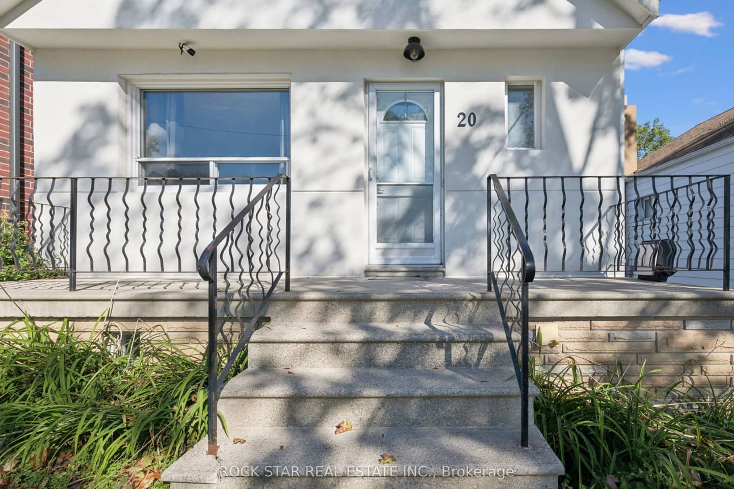 20 Braeburn Avenue, Toronto, ON M9P 2J3