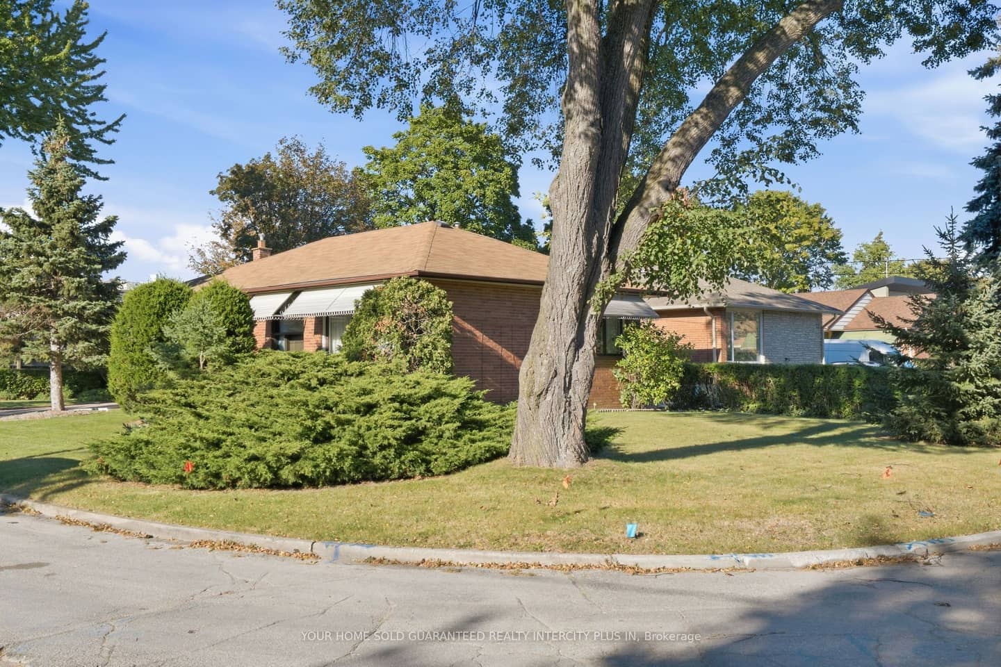 14 Tyler Place, Toronto, ON M9R 1L9