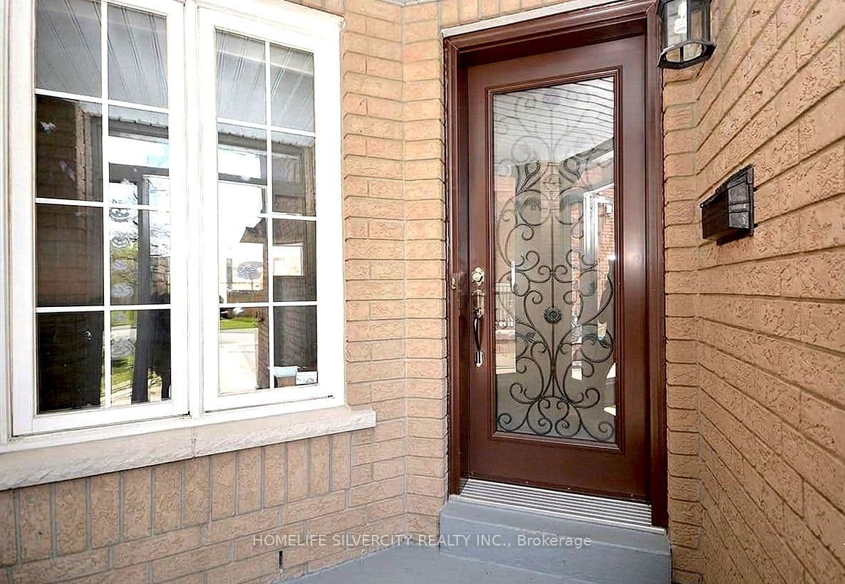 11 Rangeland Road, Brampton, ON L6R 1L4