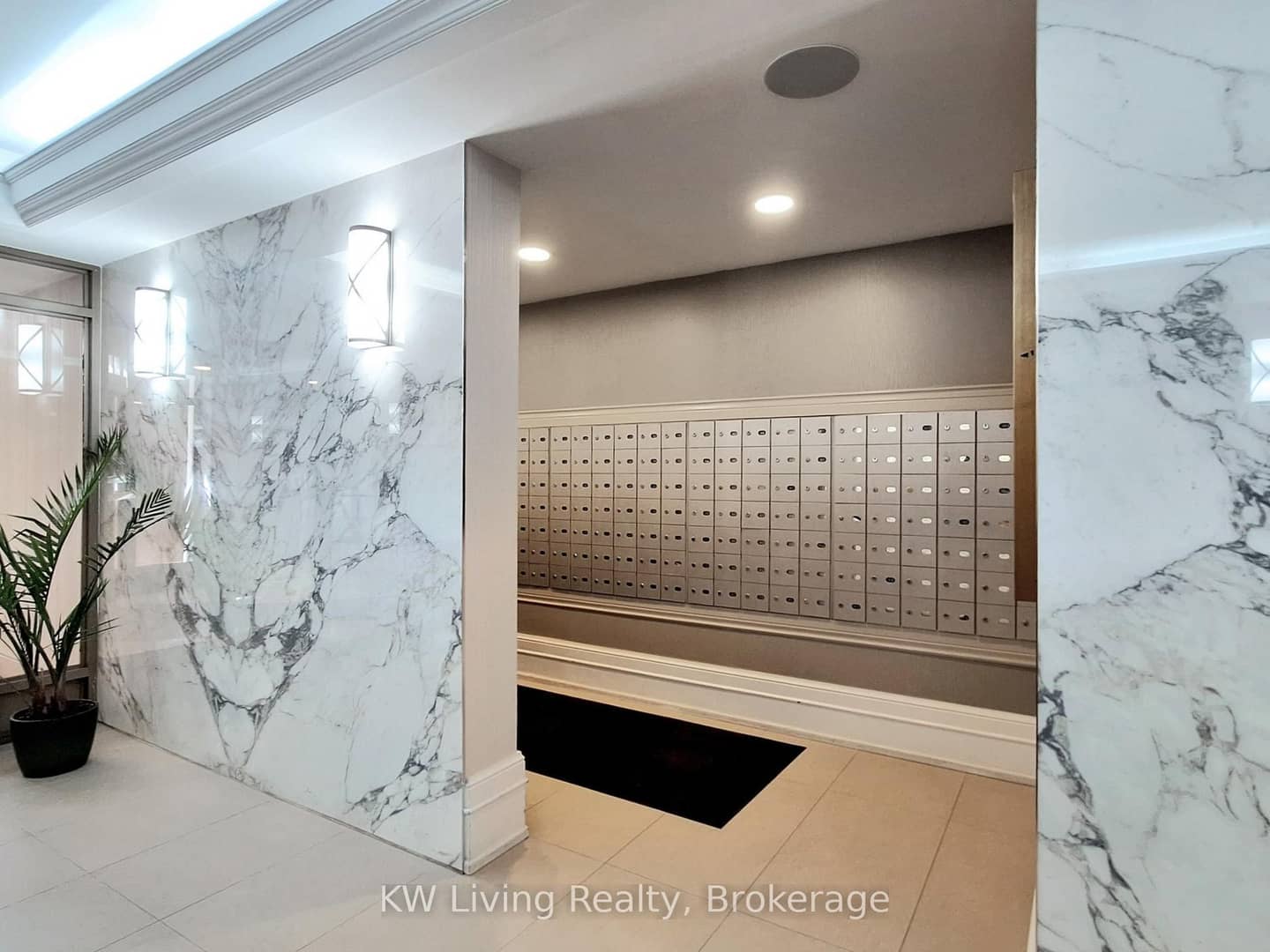 309 Major Mackenzie Drive 909, Richmond Hill, ON L4C 9V5