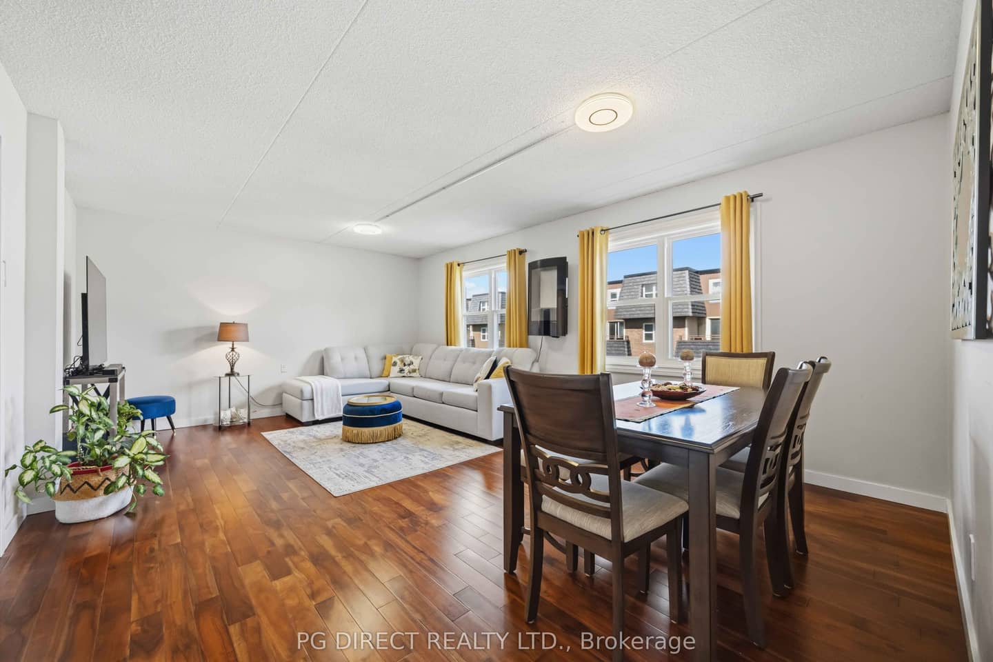 580 Mary Street E 214, Whitby, ON L1N 2R3