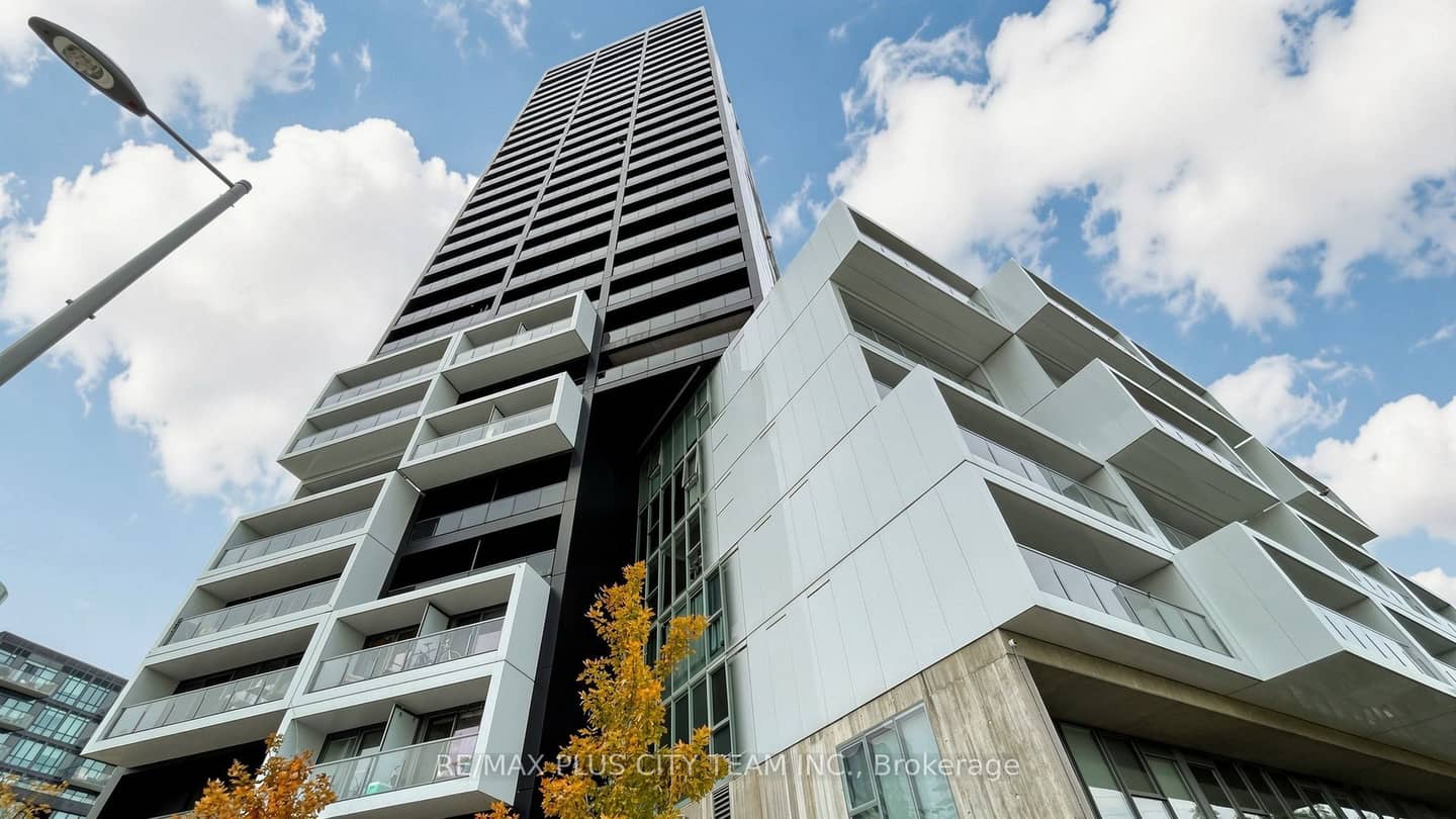 170 Bayview Avenue 301, Toronto, ON M5A 0M4