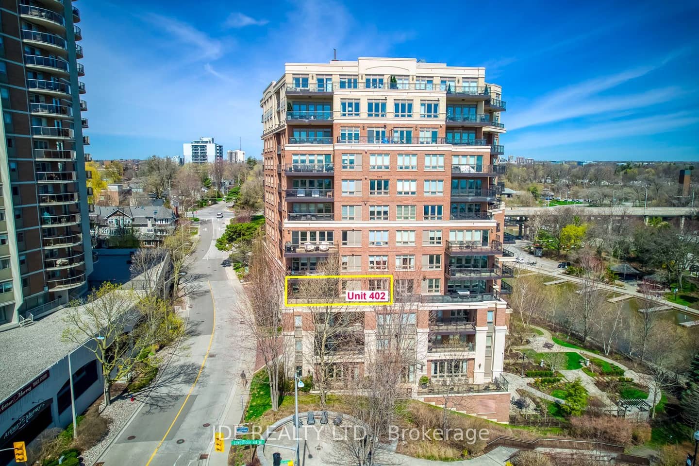 111 Forsythe Street 402, Oakville, ON L6K 3J9