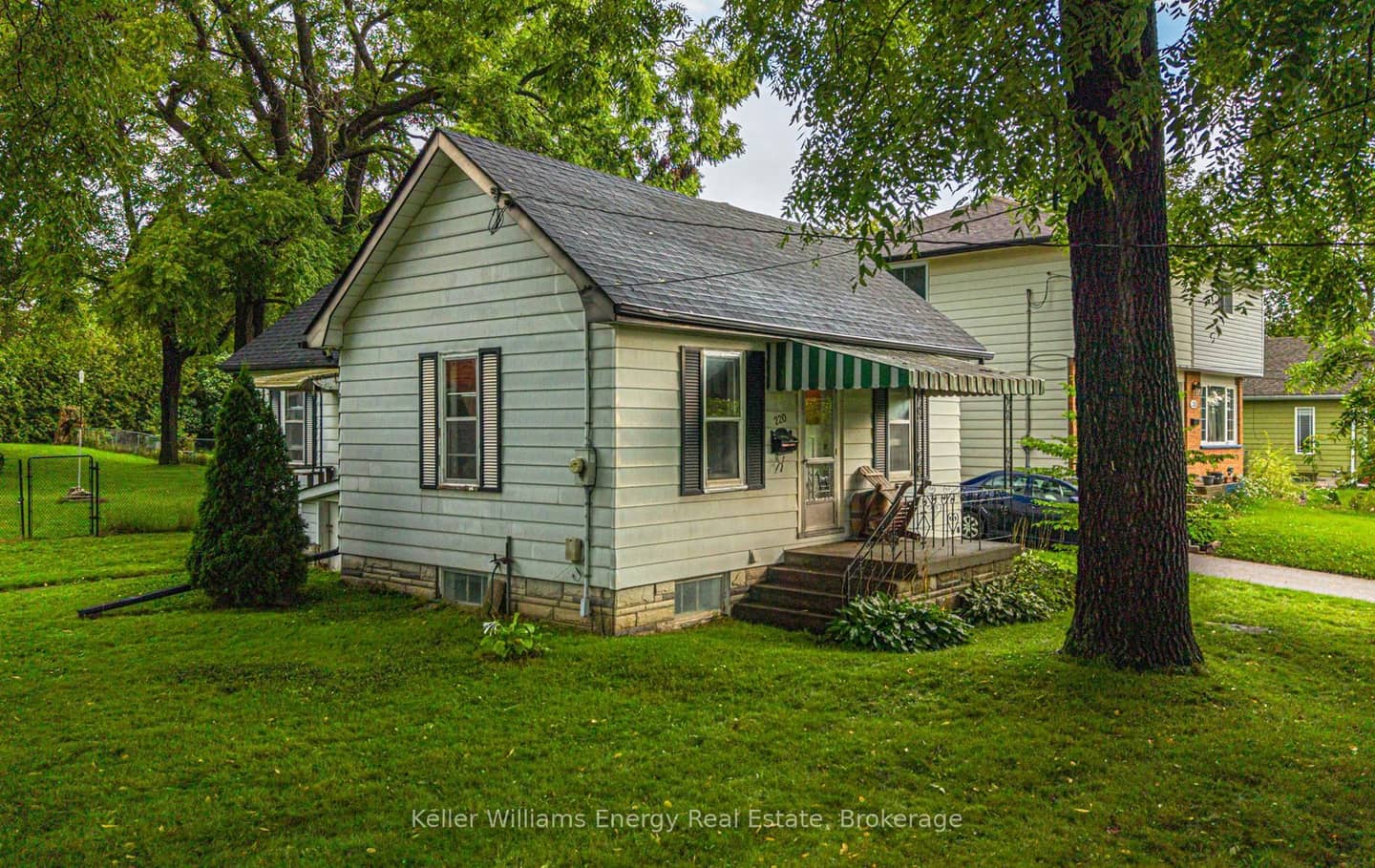 220 Thomas Street, Oshawa, ON L1J 1M1