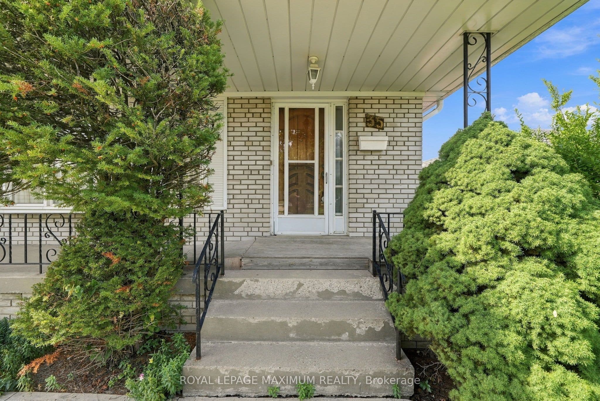 35 Norfield Crescent, Toronto, ON M9W 1X5
