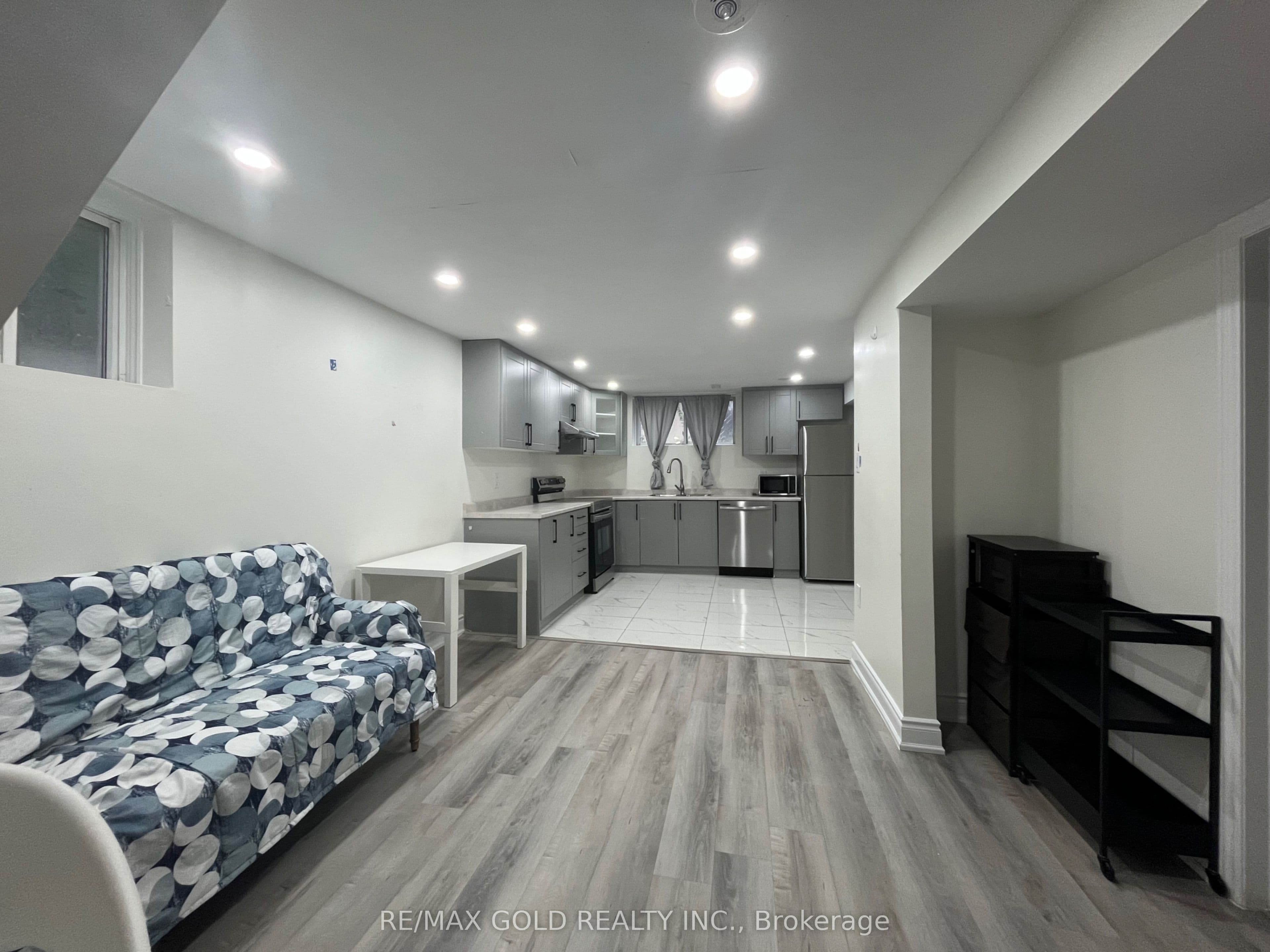 30 Moynes Avenue, Toronto, ON M8Y 3B8