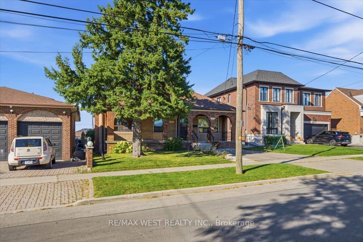 198 Rustic Road, Toronto, ON M6L 1W4