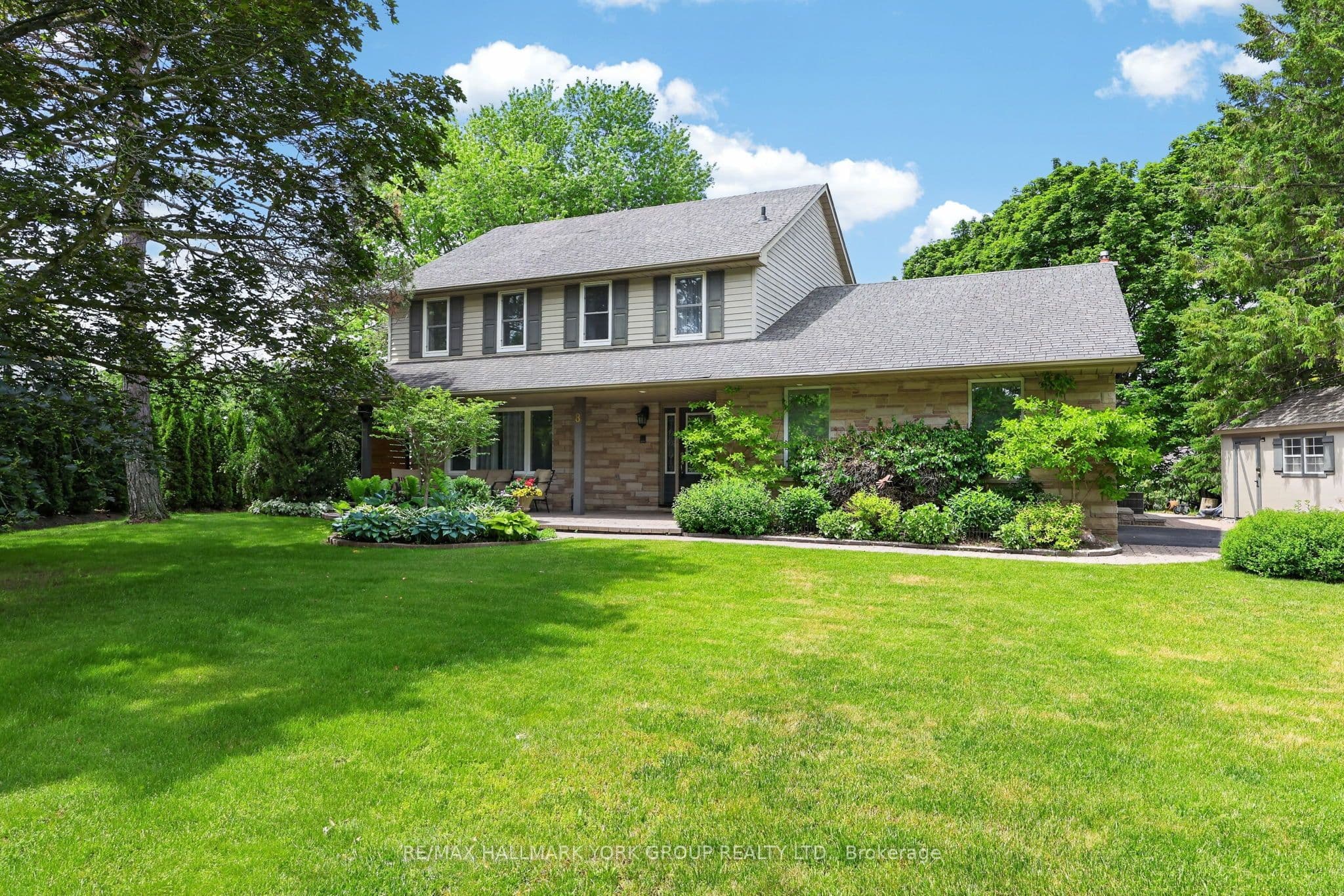8 Grant Court, East Gwillimbury, ON L0G 1R0