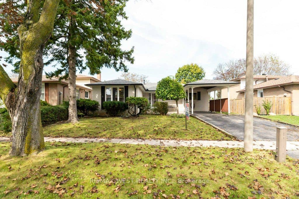 38 Albacore Crescent, Toronto, ON M1H 2L3