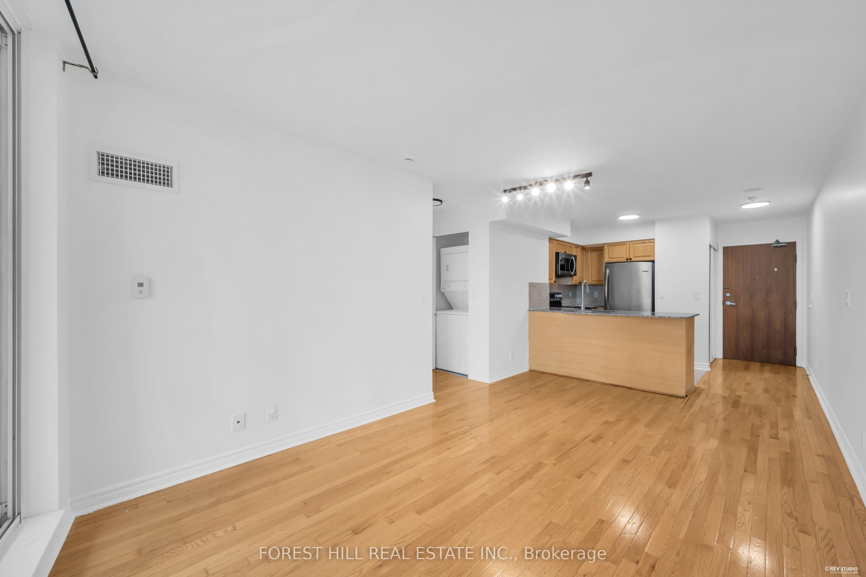 33 Elm Drive W 705, Mississauga, ON L5B 4L2