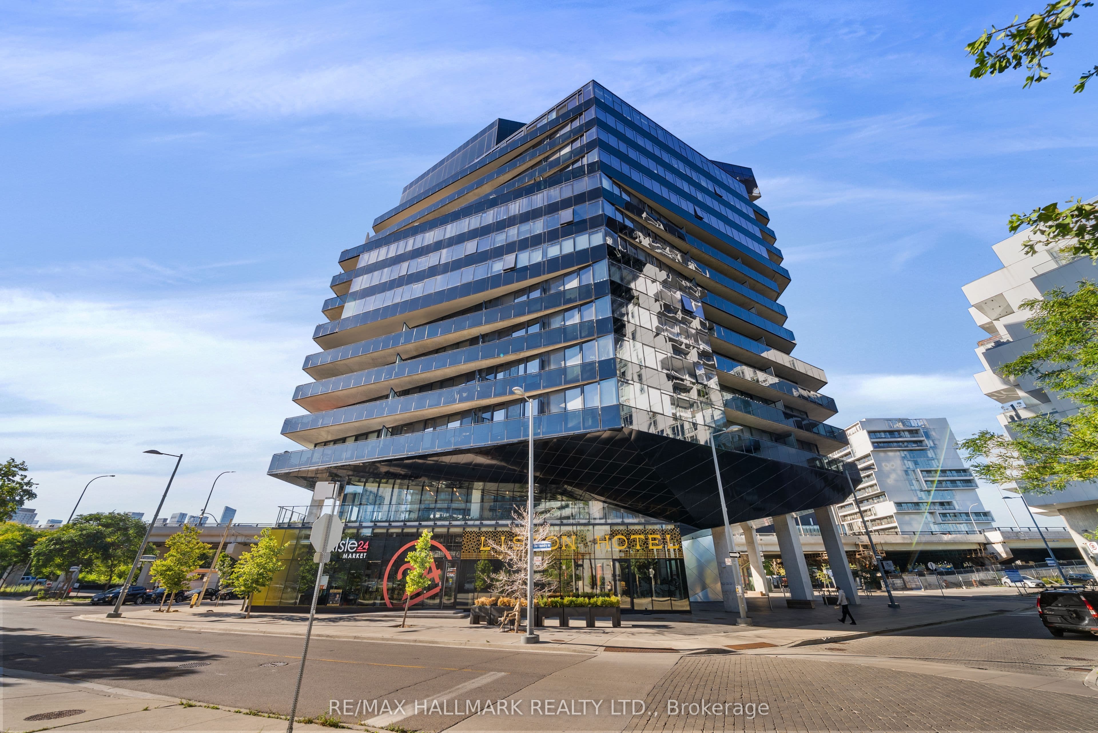 21 Lawren Harris Square 709, Toronto, ON M5A 0T4