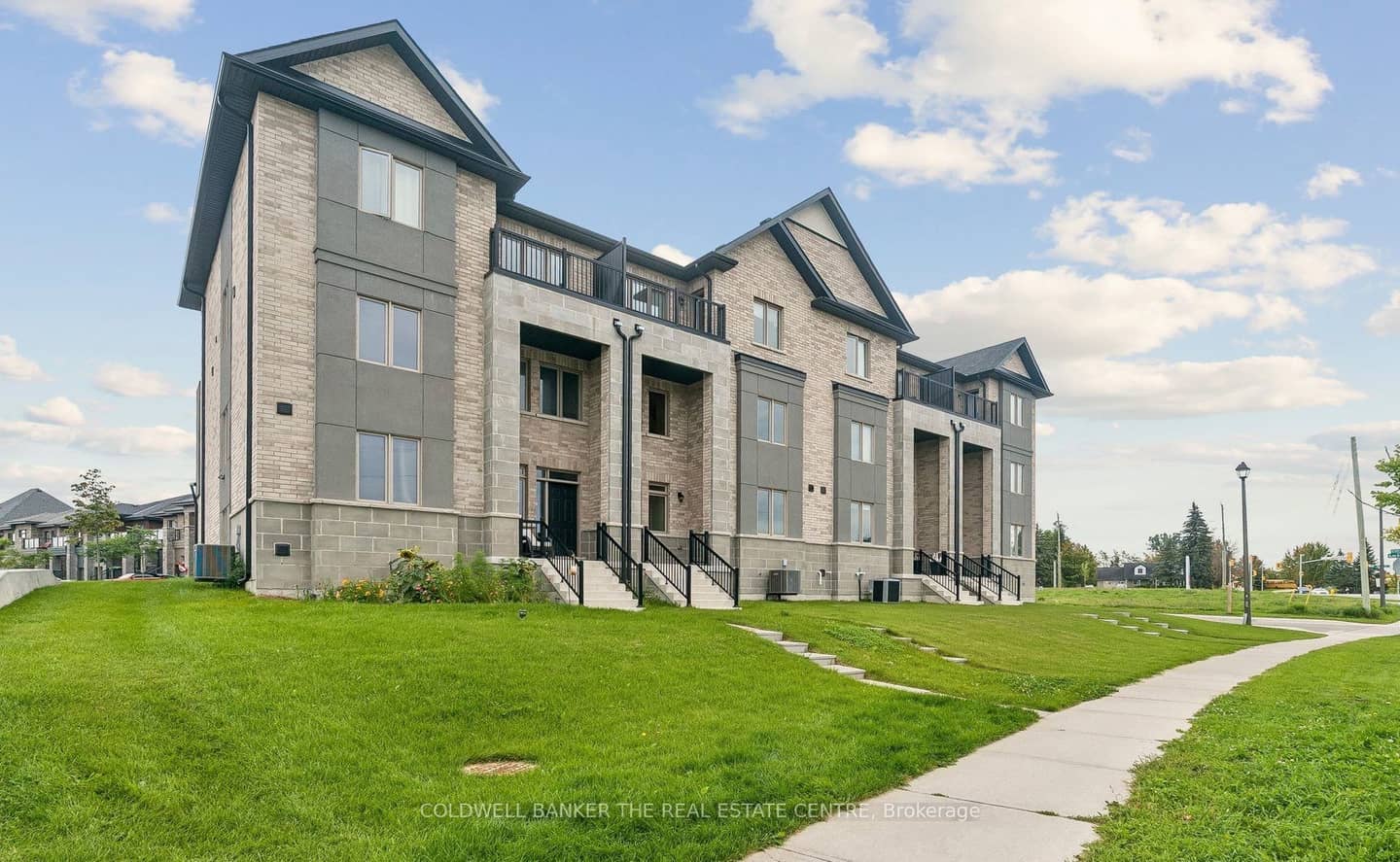 5 BALLINGER Way, Uxbridge, ON L9P 1W6