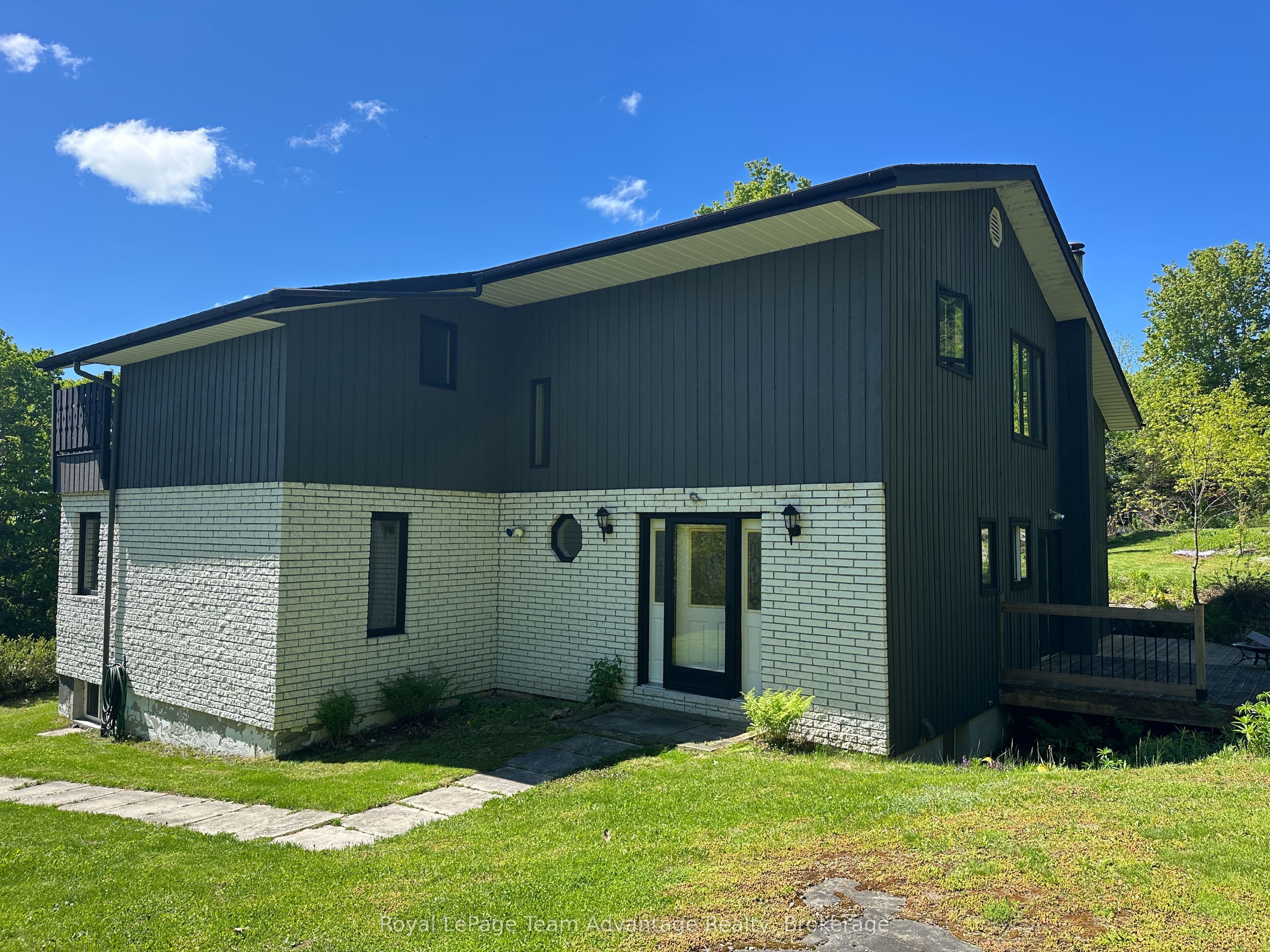12 Taylor Crescent, McDougall, ON P2A 2W9