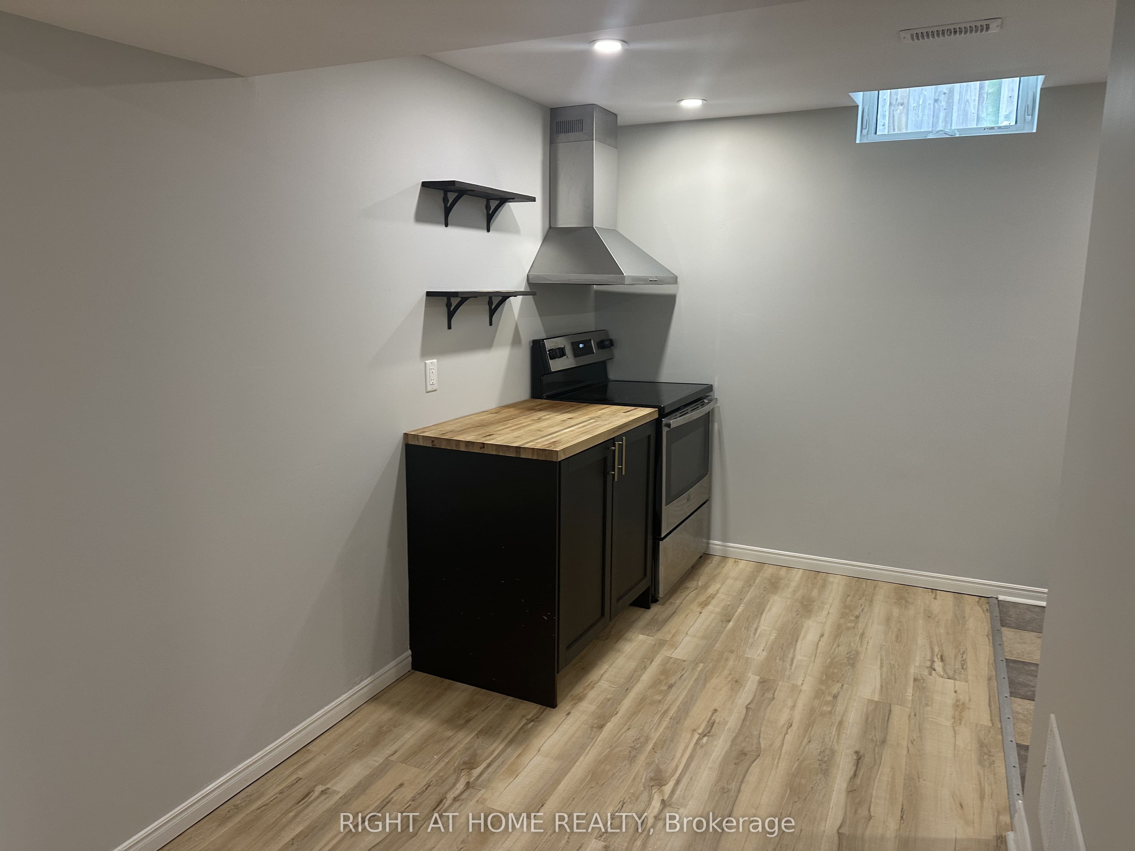 39 Distin Drive Basement, Hamilton, ON L9A 5K4