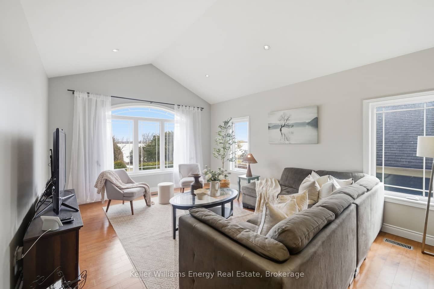 332 Carnegie Beach Road, Scugog, ON L9L 1B6