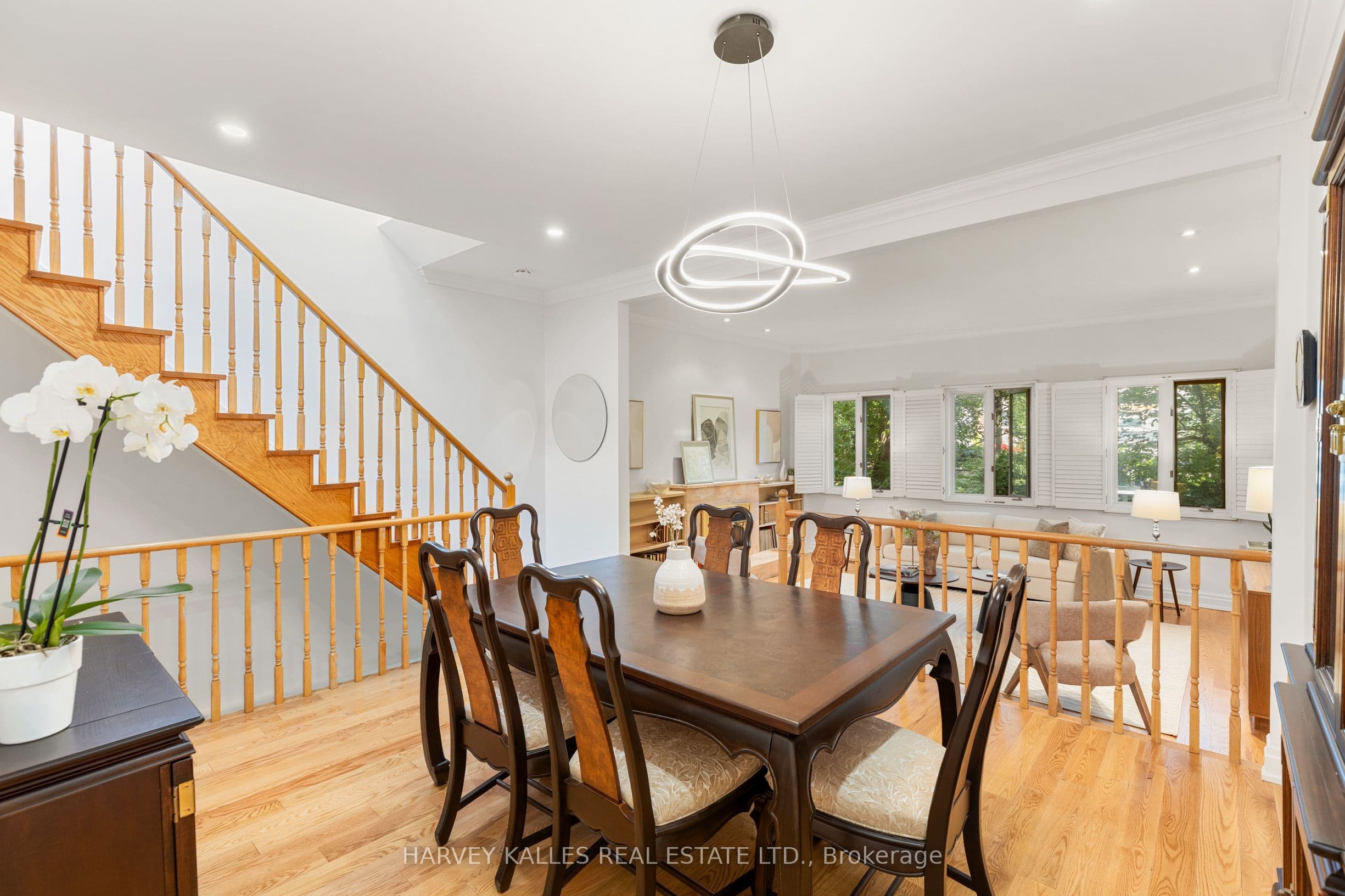 84 Walmsley Boulevard, Toronto, ON M4V 1X6