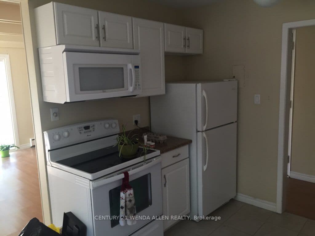 558 Lansdowne Drive, Oshawa, ON L1G 1W3
