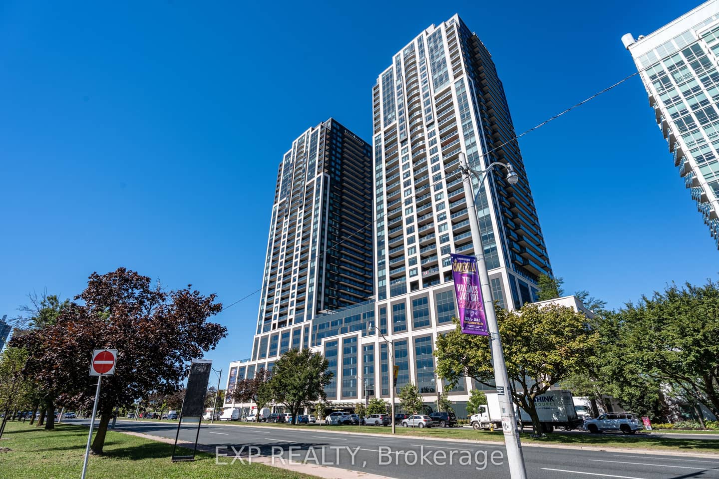 1928 Lake Shore Boulevard W 1712, Toronto, ON M6S 0B1