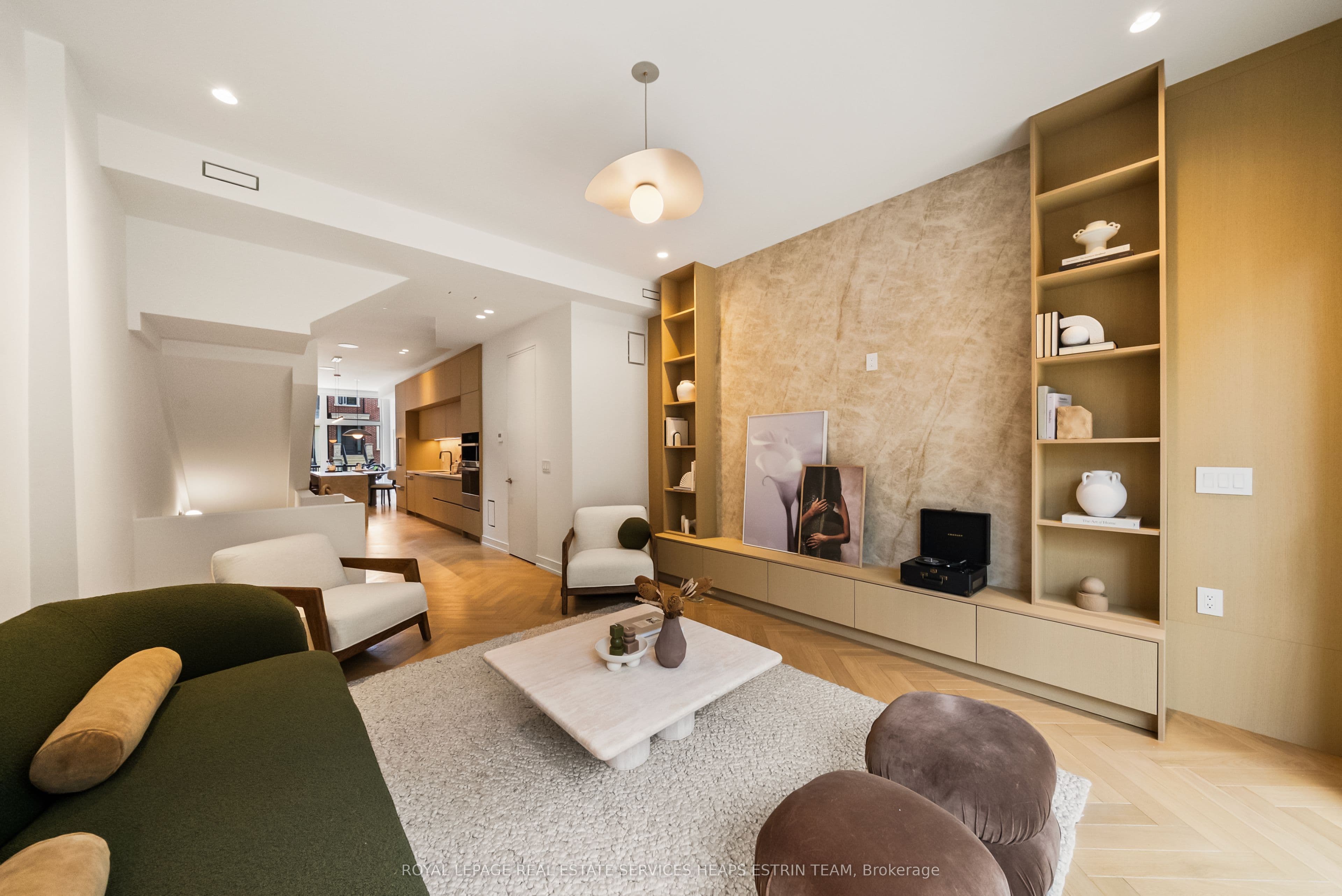 31 Taunton Road, Toronto, ON M4S 2P2