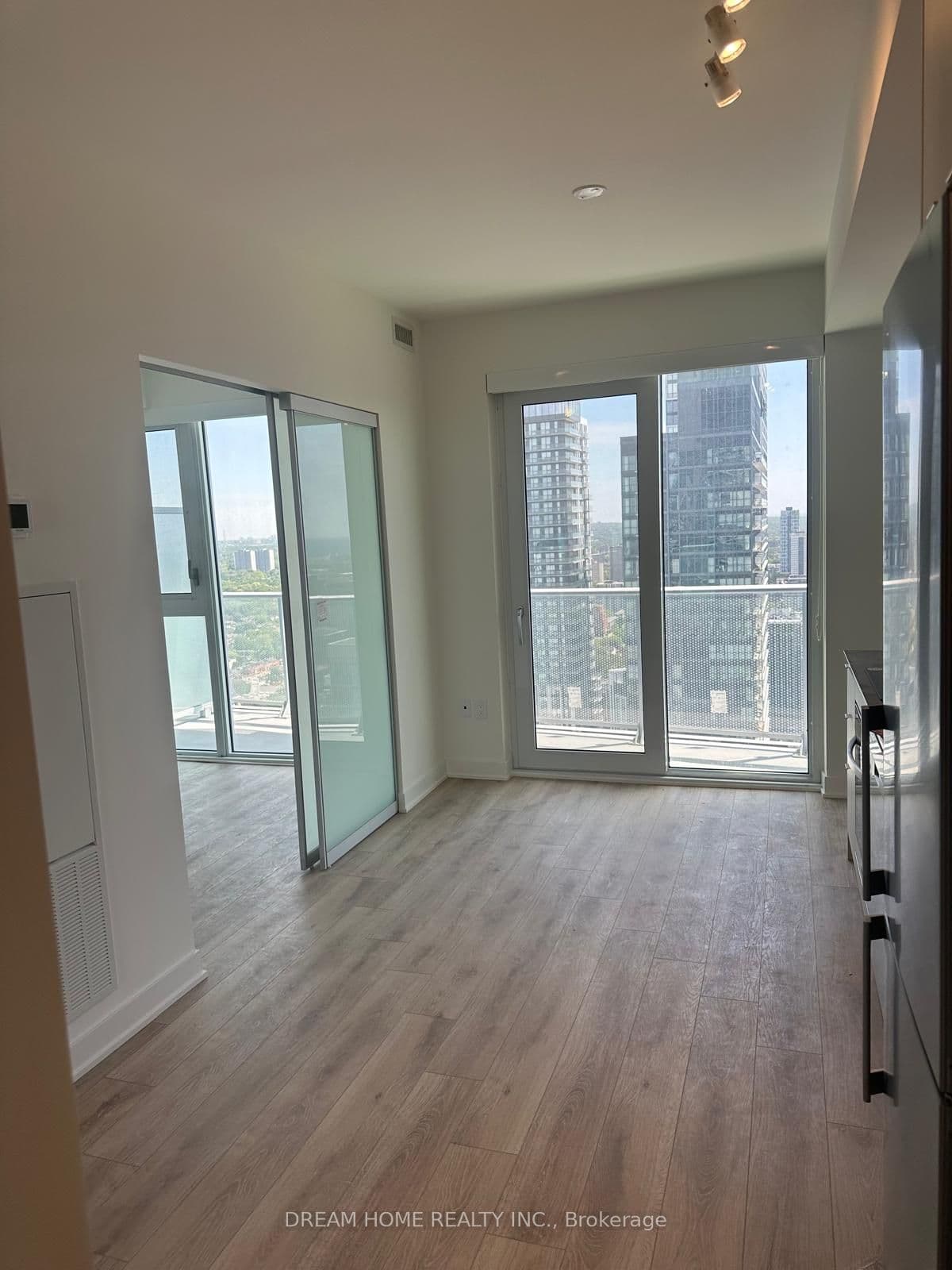 100 Dalhousie Street 4106, Toronto, ON M5B 0C7