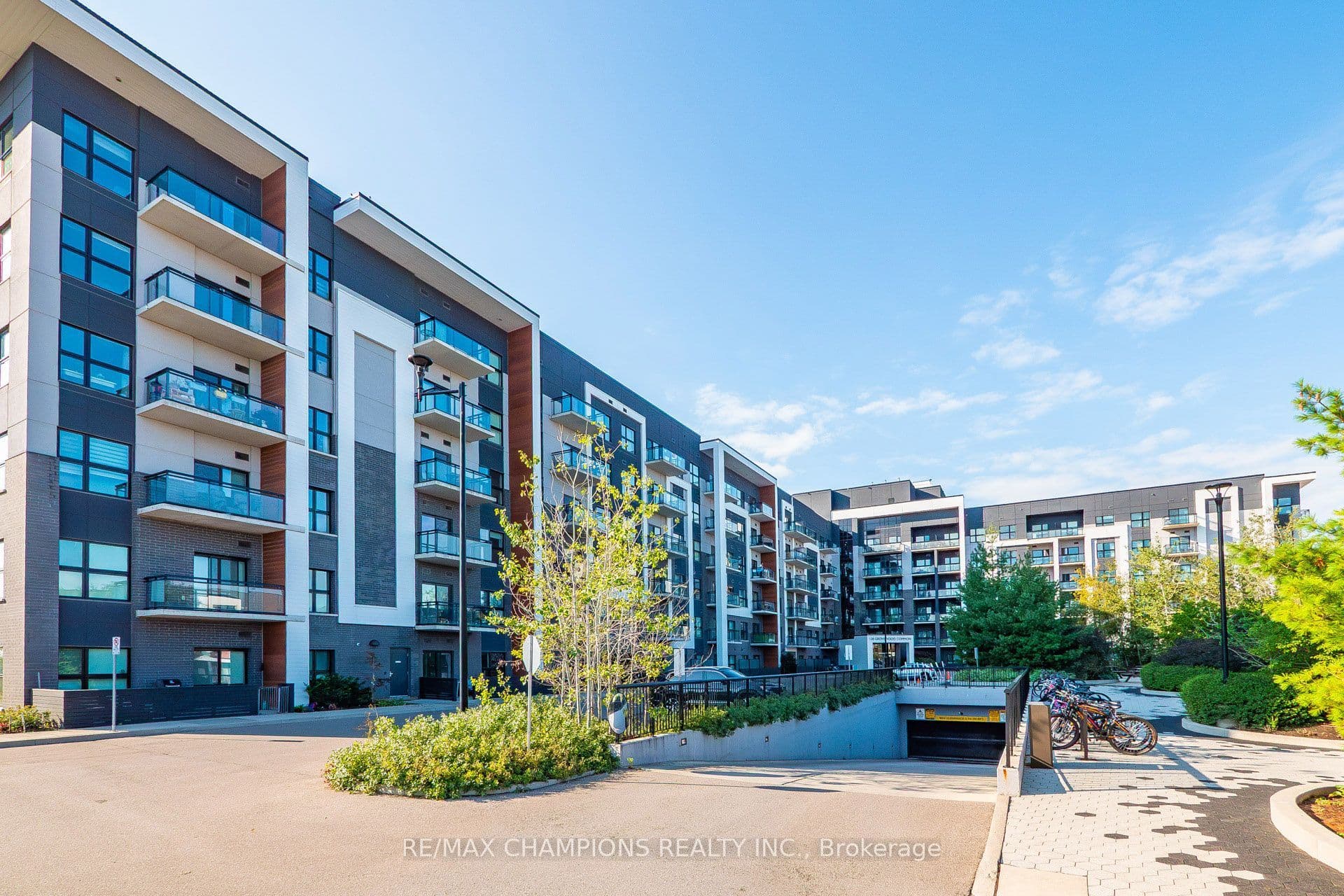 128 Grovewood Common 308, Oakville, ON L6H 0X3