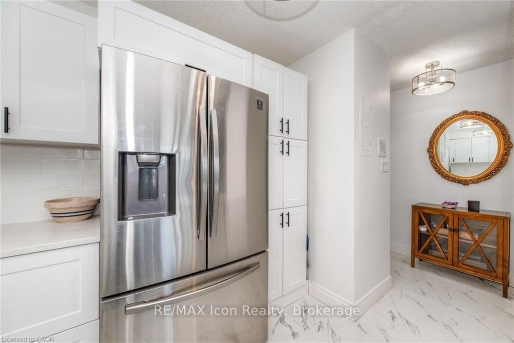225 Harvard Place 402, Waterloo, ON N2J 4H4