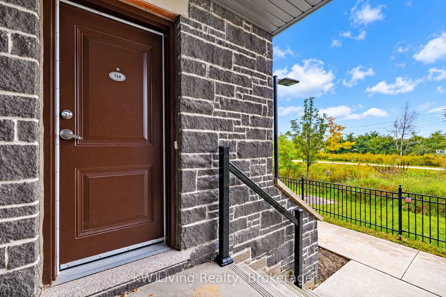 20 Dunsheath Way 318, Markham, ON L6B 1N3