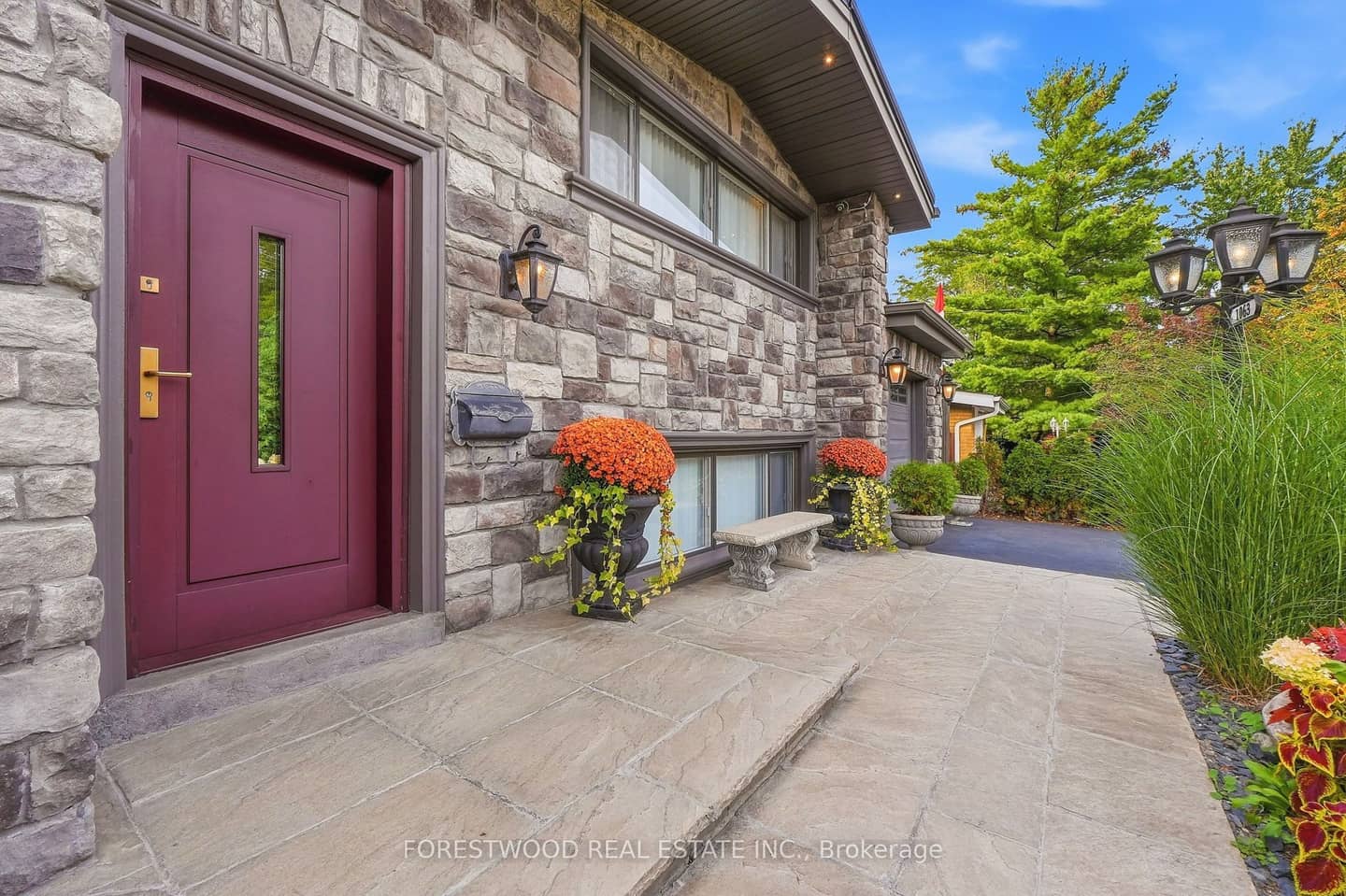 1063 Flagship Drive, Mississauga, ON L4Y 2J9