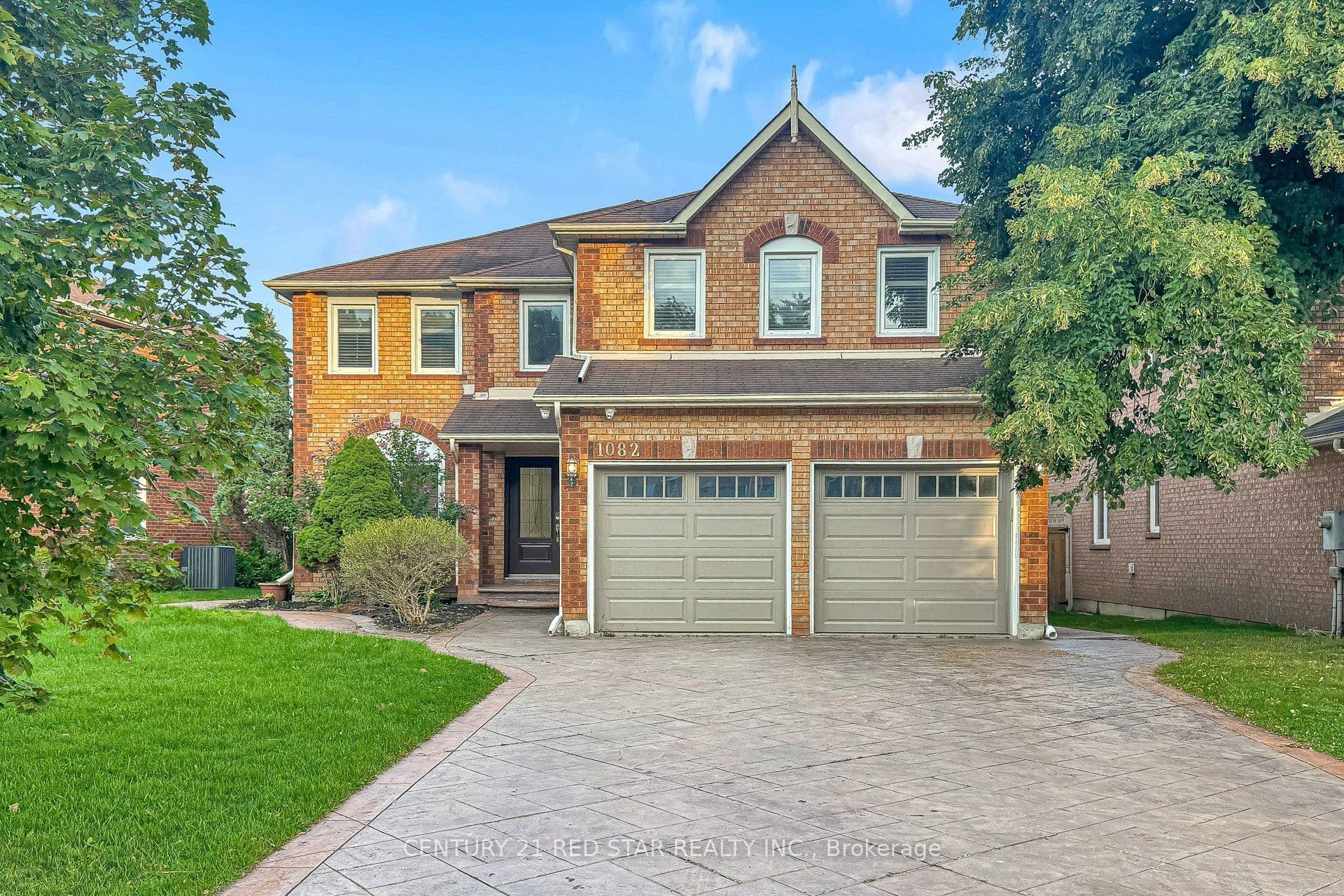 1082 Haydonbridge Court, Mississauga, ON L5V 1J4