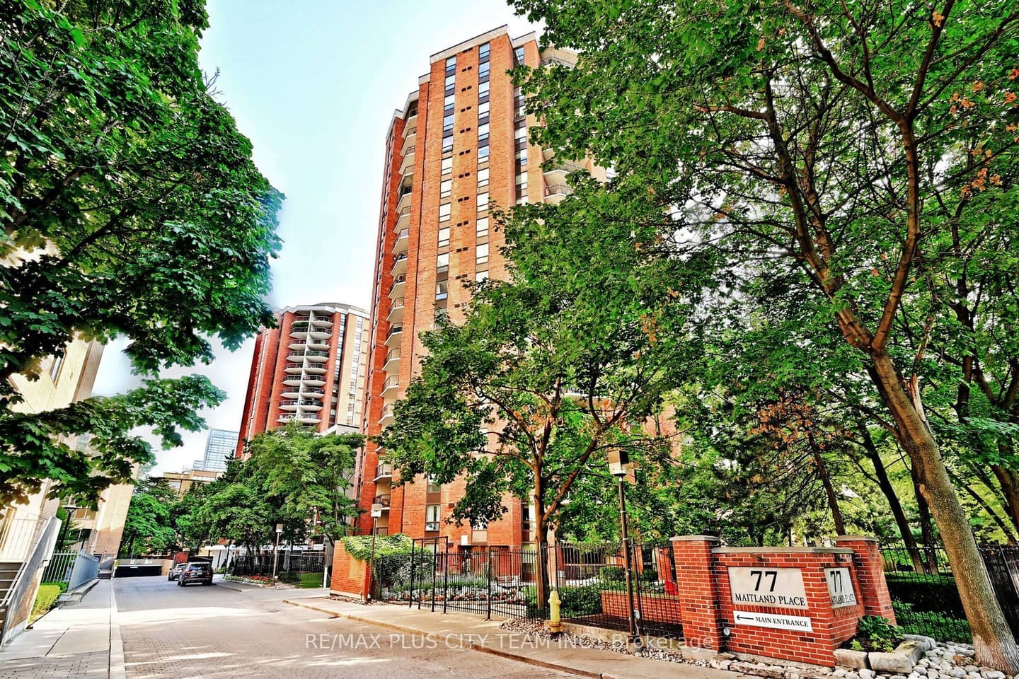 77 Maitland Place 123, Toronto, ON M4Y 2V6