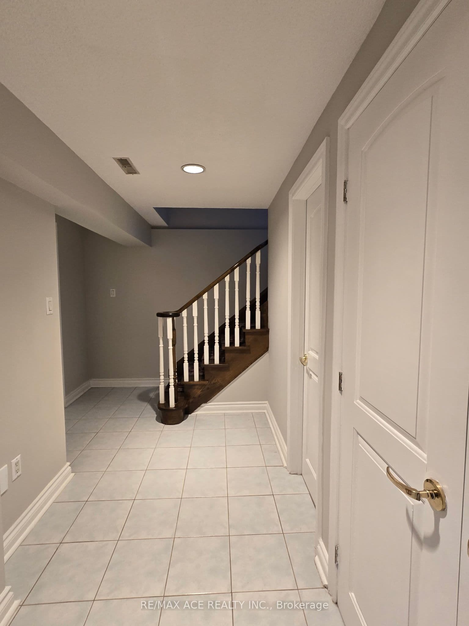 25 Pilkington Crescent BSMT, Vaughan, ON L4J 7J5