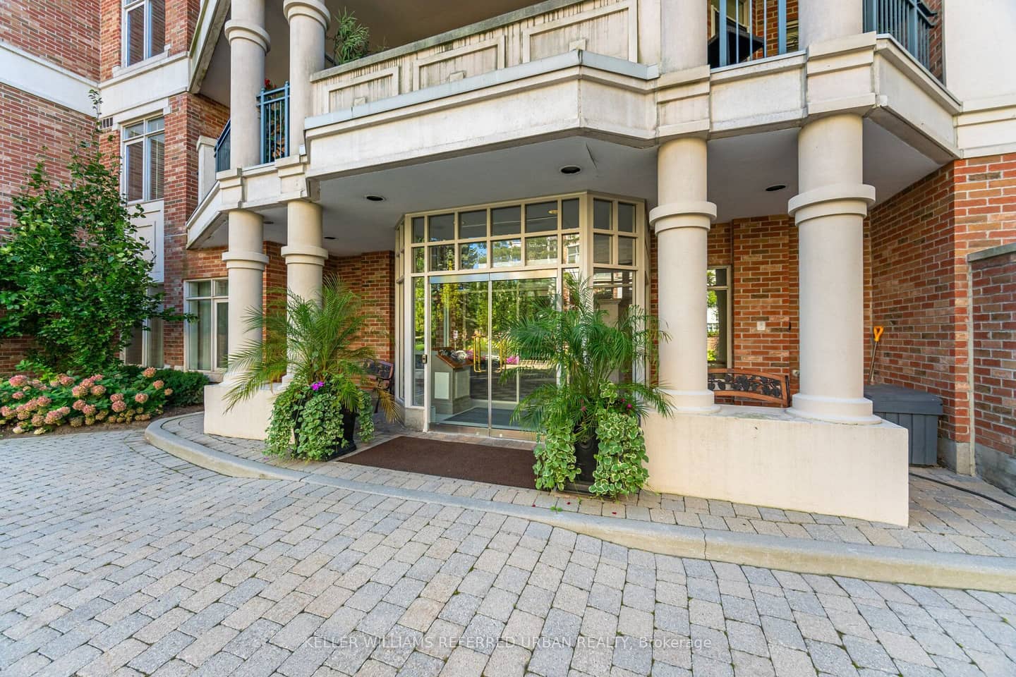 10 Old Mill Trail 210, Toronto, ON M8X 2Y9