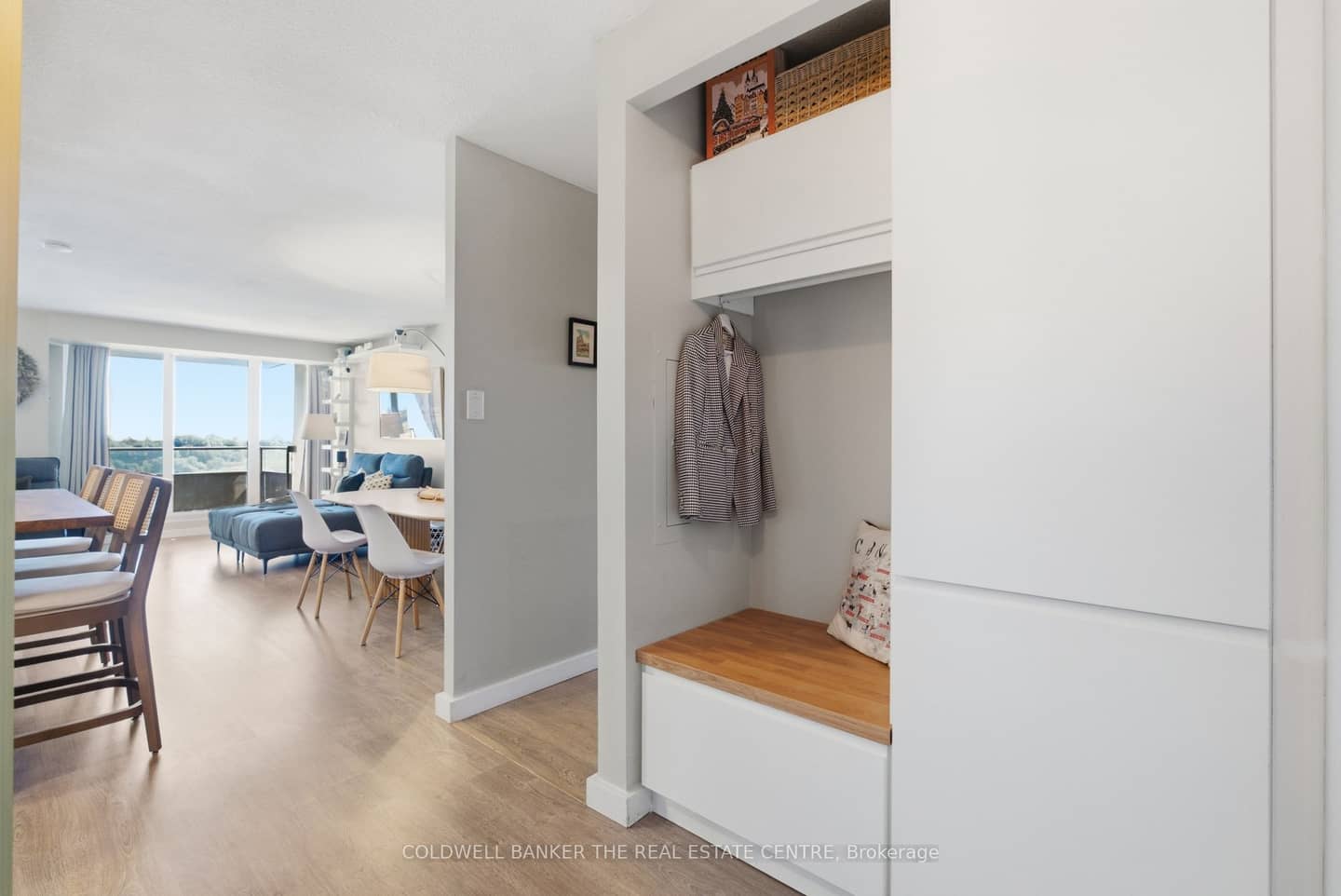 75 Emmett Avenue 907, Toronto, ON M6M 5A7