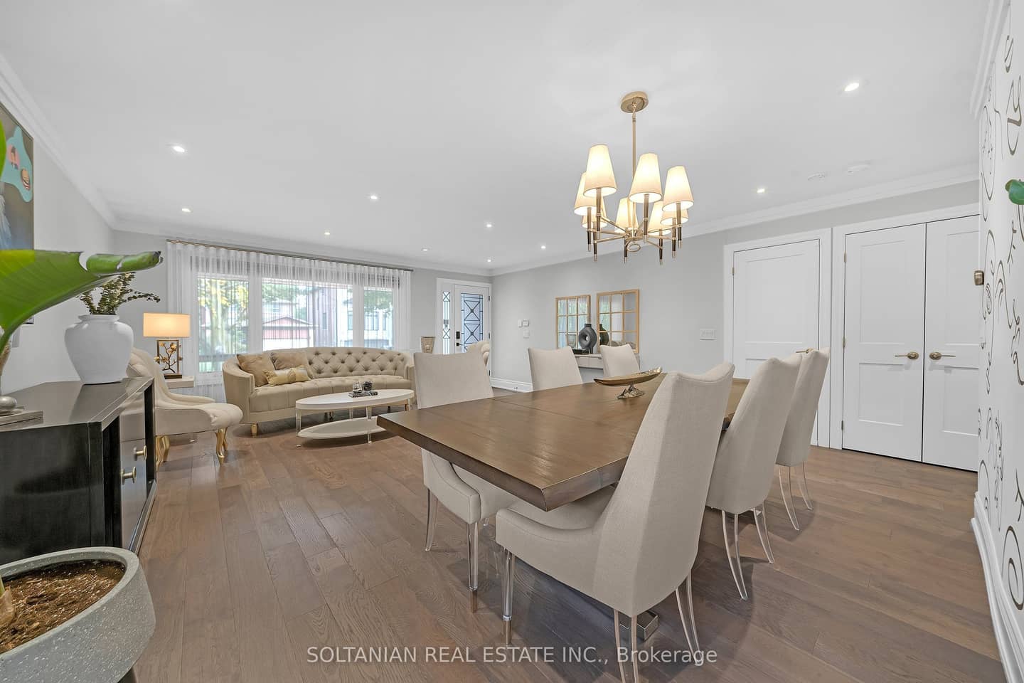 33 Madawaska Avenue, Toronto, ON M2M 2R1
