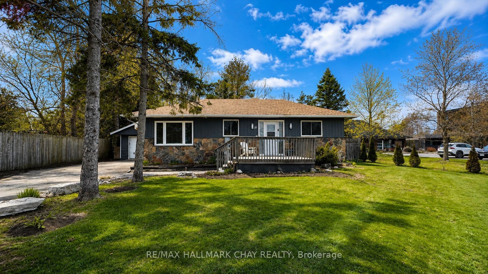 10 Finlay Mill Road, Springwater, ON L0L 1X0