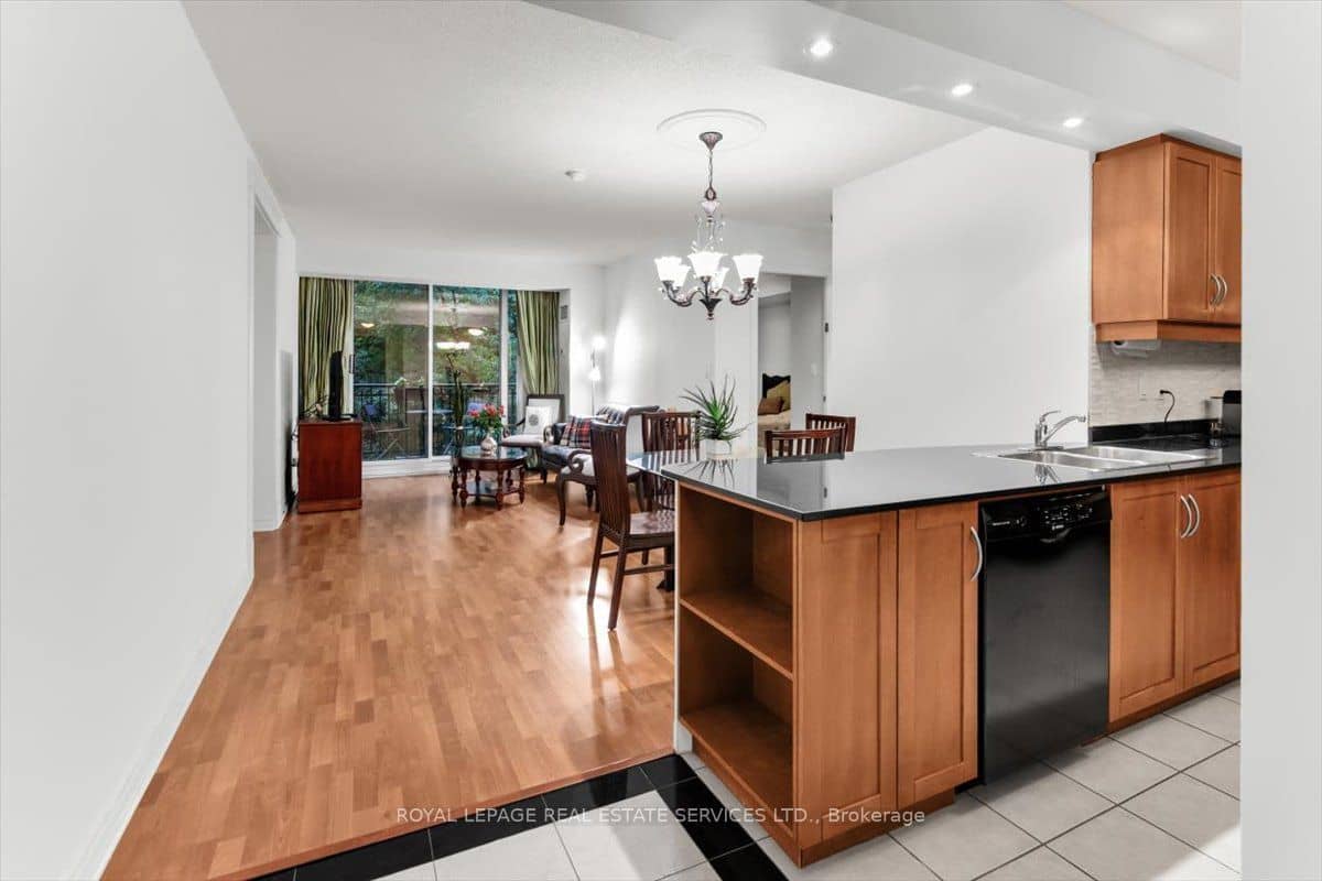 28 William Carson Crescent 317, Toronto, ON M2P 2H1