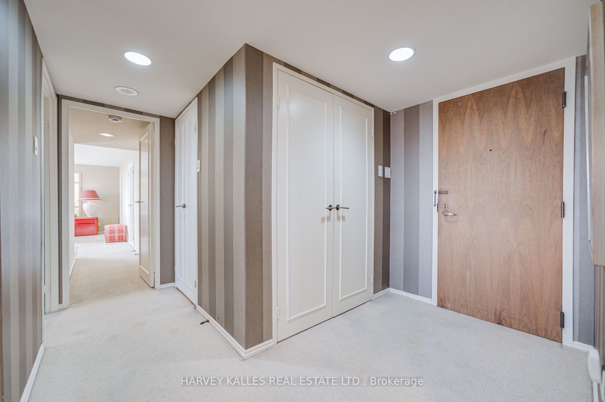 63 St. Clair Avenue W 1605, Toronto, ON M4V 2Y9