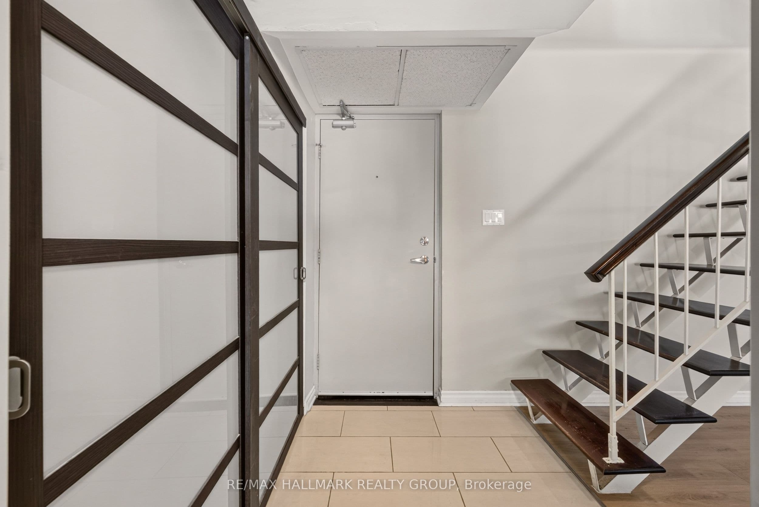 12 Corkstown Road 103, Crystal Bay - Rocky Point - Bayshore, ON K2H 5B3
