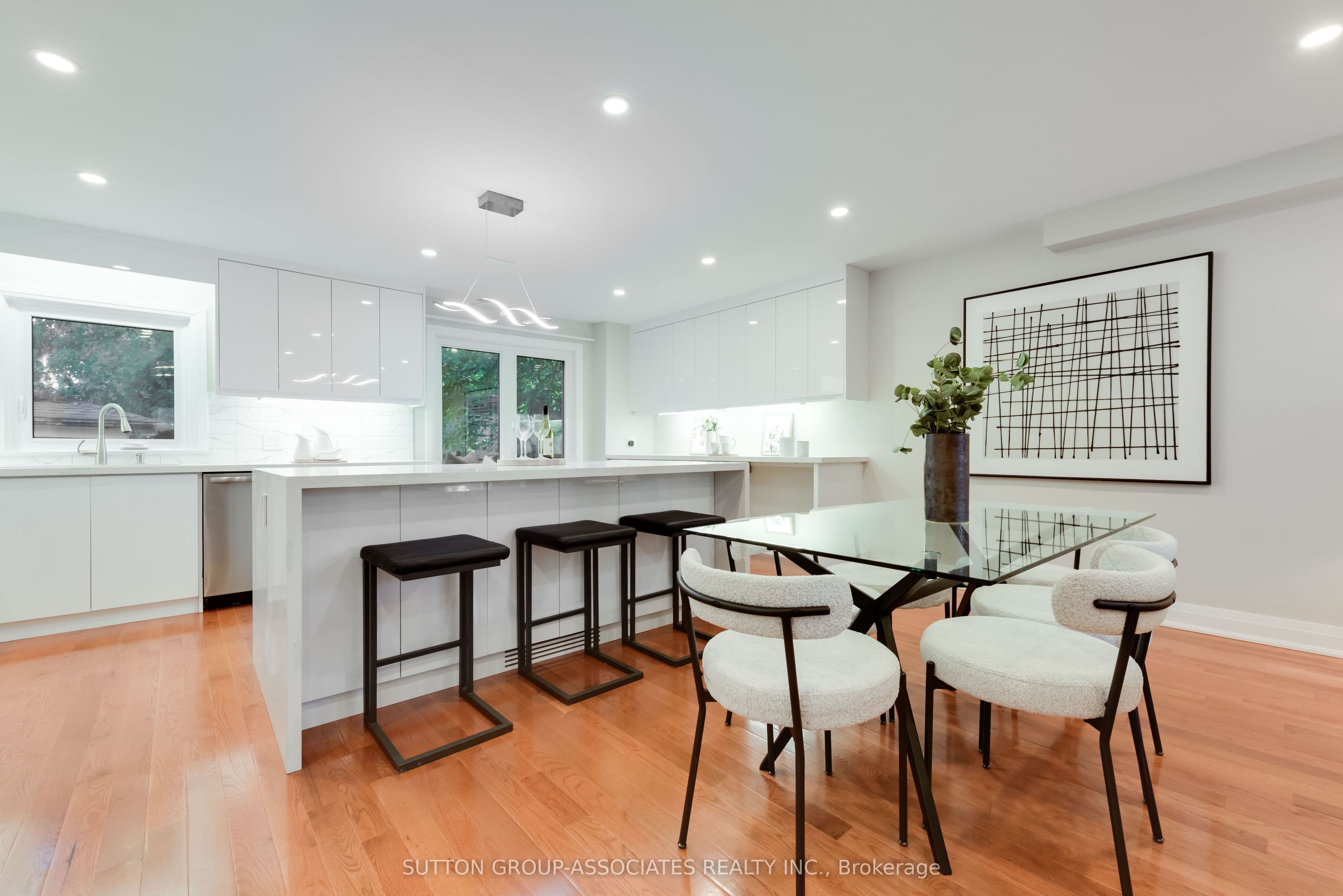 21 Belvidere Avenue, Toronto, ON M6C 1P4