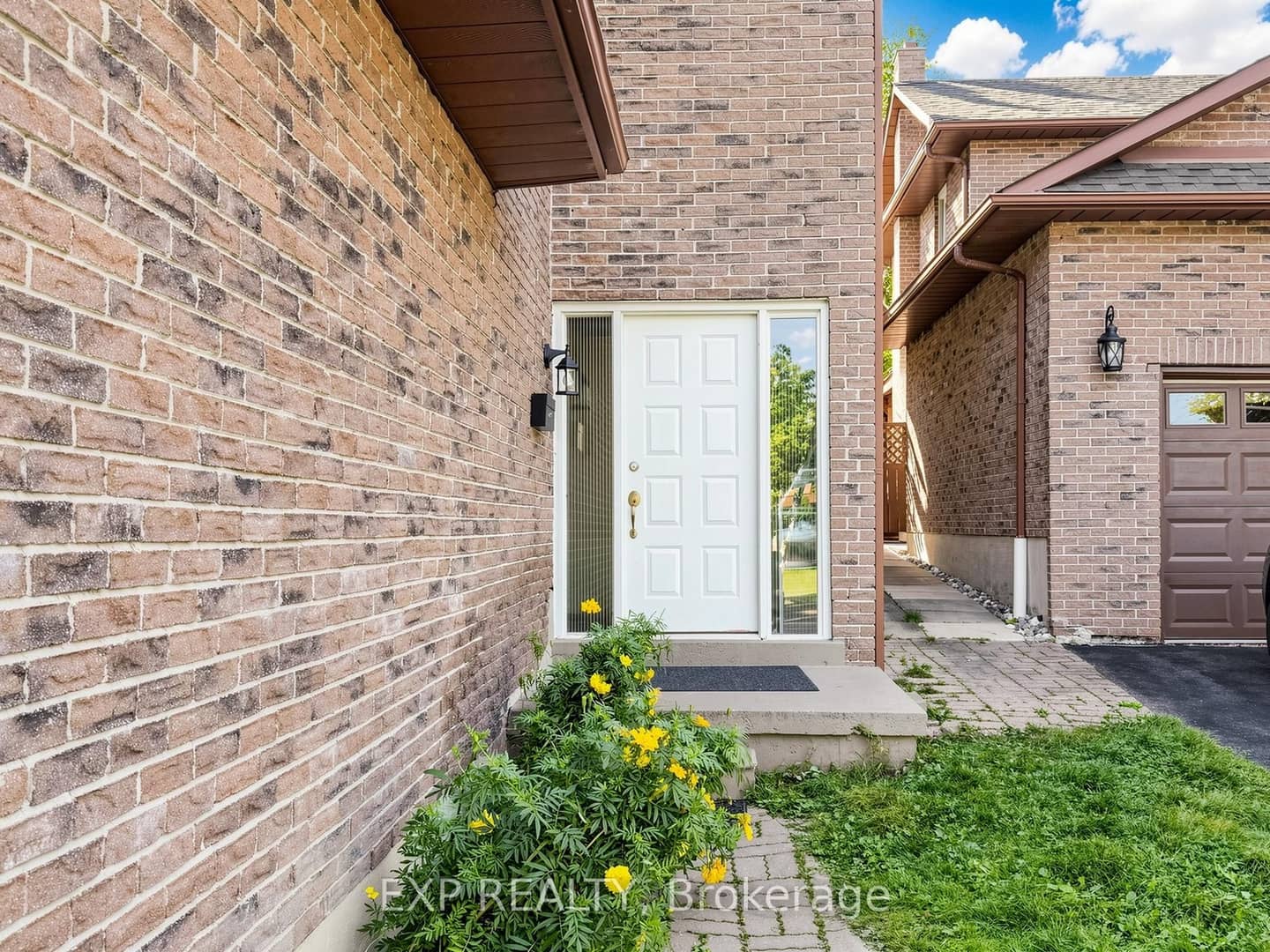 28 Longfellow Court, Whitby, ON L1N 6V7