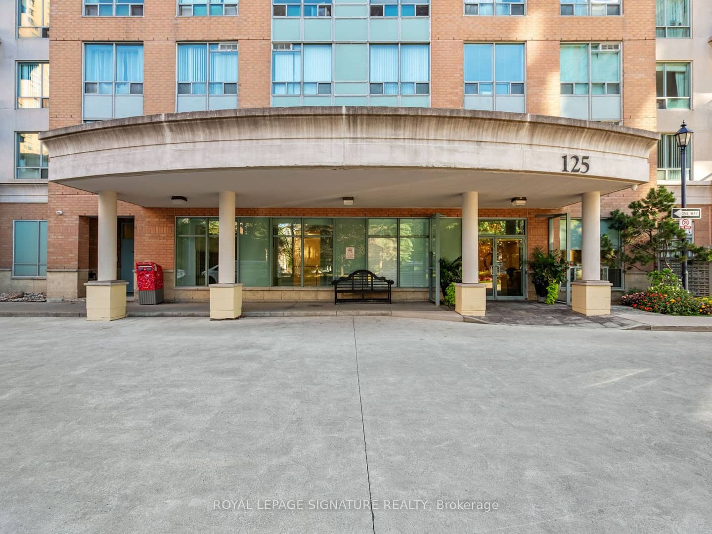 125 Omni Drive 930, Toronto, ON M1P 5A9