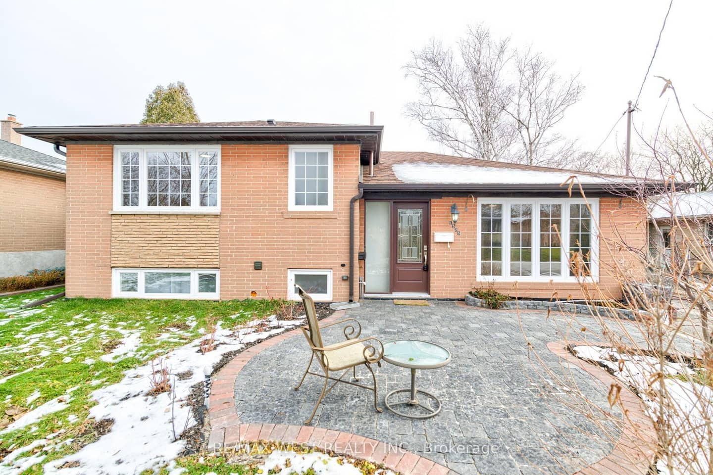1328 Pinegrove Road, Oakville, ON L6L 2X3