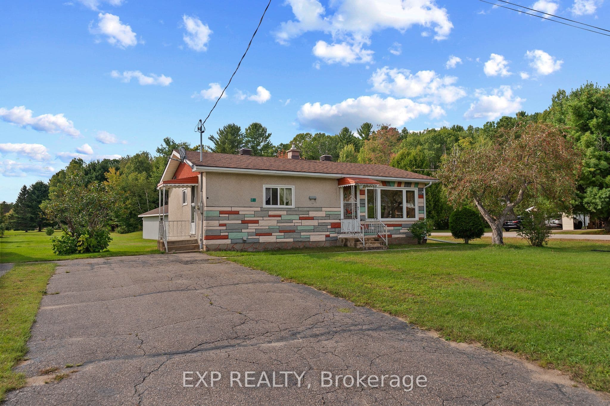 17 Casey Street, Madawaska Valley, ON K0J 1B0