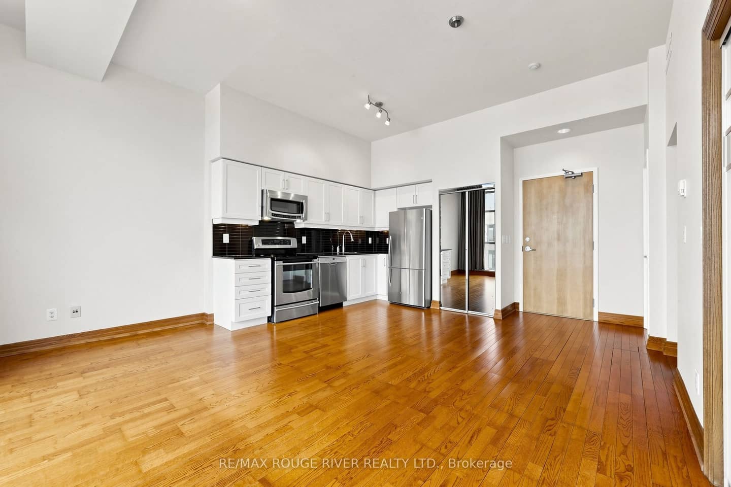 601 Kingston Road 606, Toronto, ON M4E 3Y2