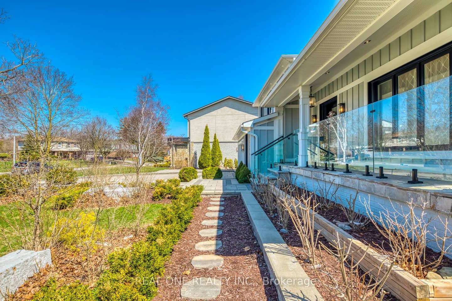 1224 Willowbrook Drive, Oakville, ON L6L 2K1