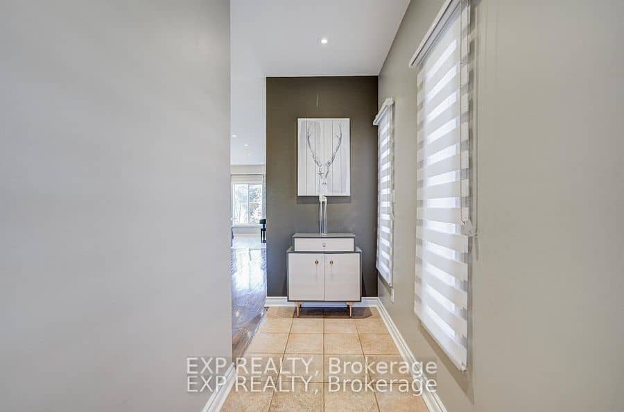 292 Sheridan Court, Newmarket, ON L3Y 8P9
