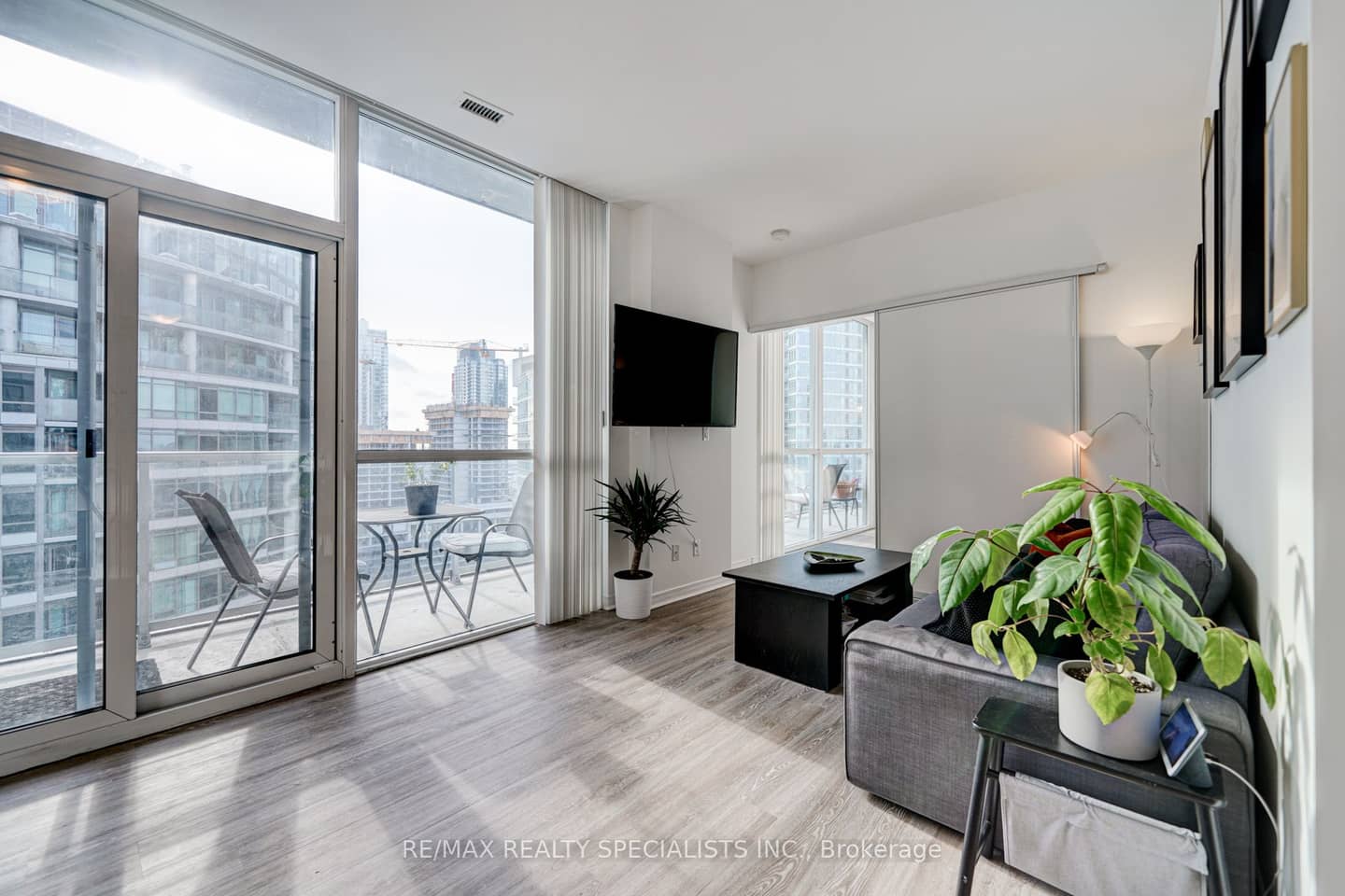 352 Front Street 2305, Toronto, ON M5V 0K3